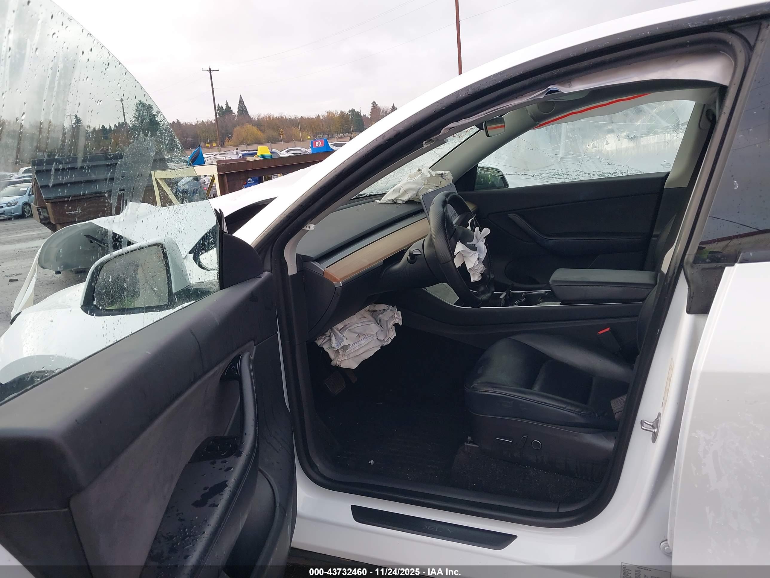 TESLA MODEL image 5