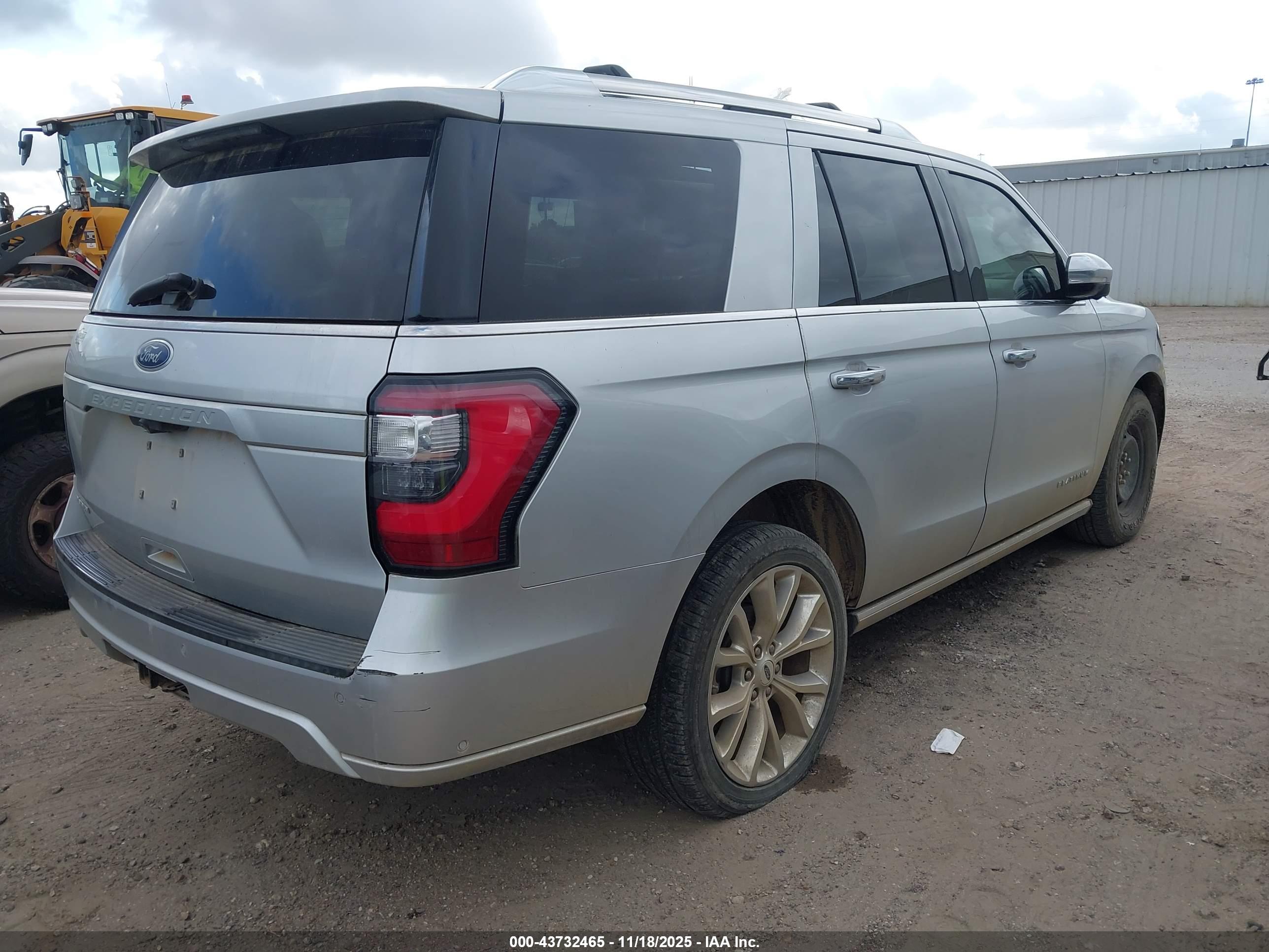 FORD EXPEDITION image 4