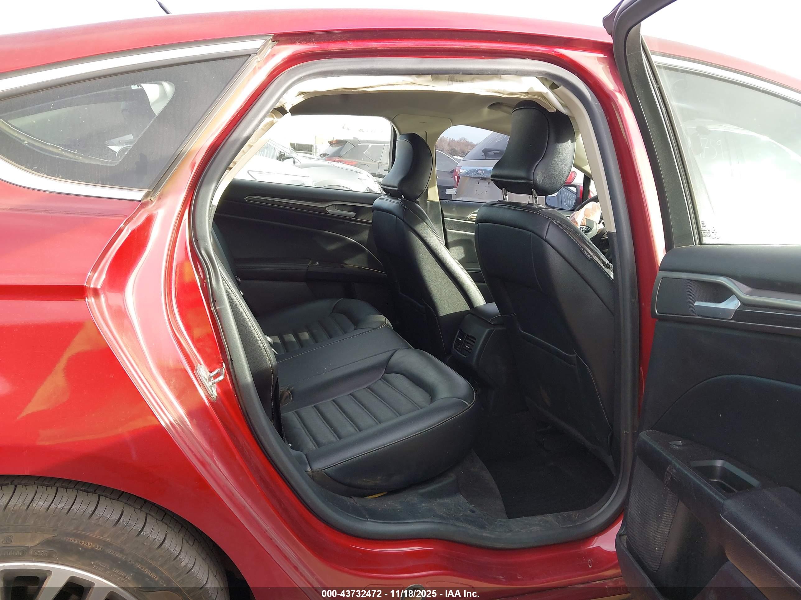 FORD FUSION image 8