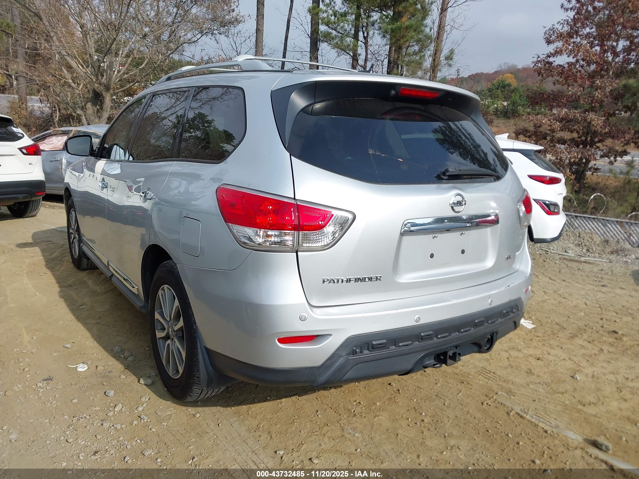 NISSAN PATHFINDER image 3