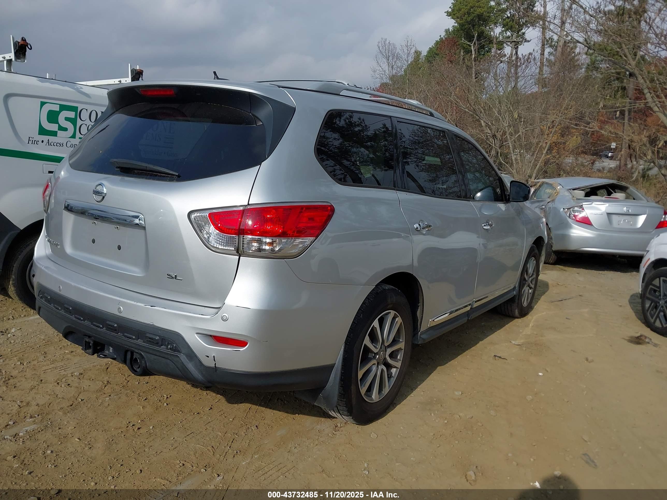 NISSAN PATHFINDER image 4