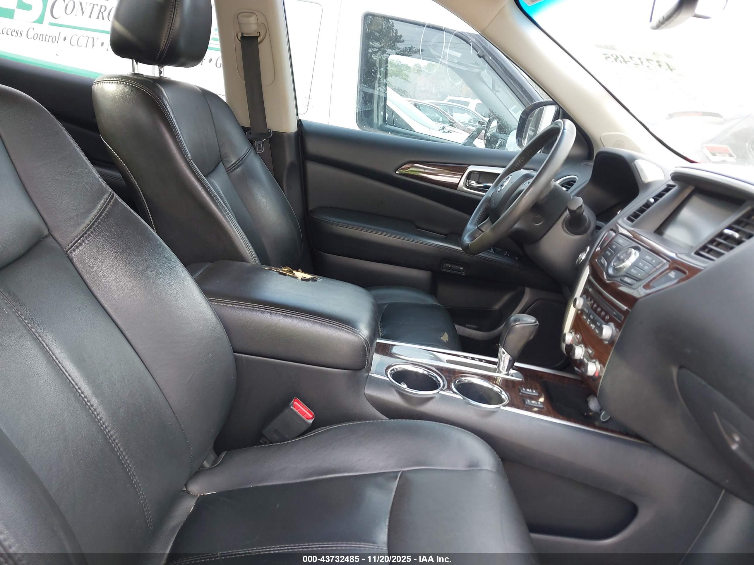 NISSAN PATHFINDER image 5