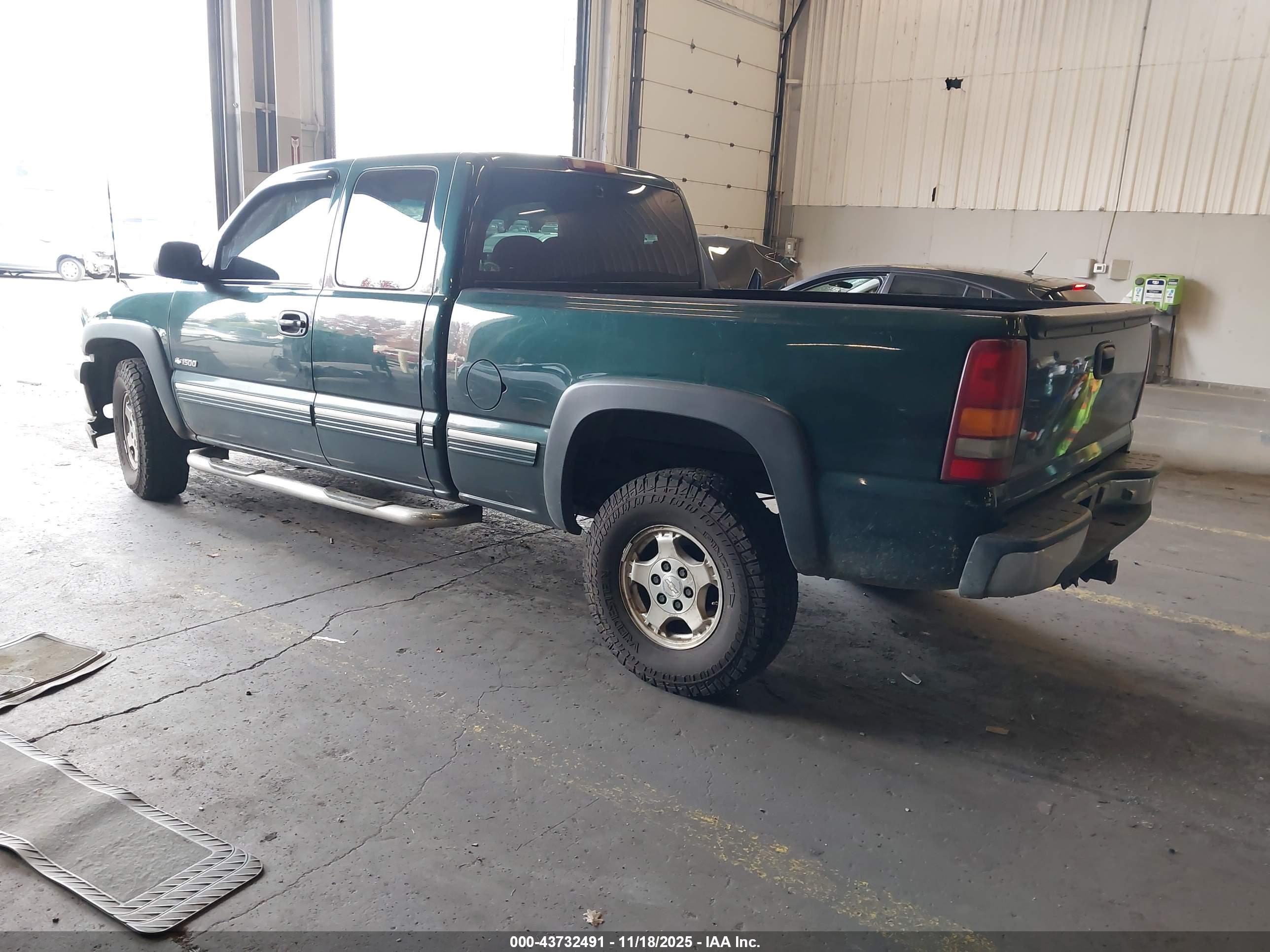 CHEVROLET SILVERADO image 3