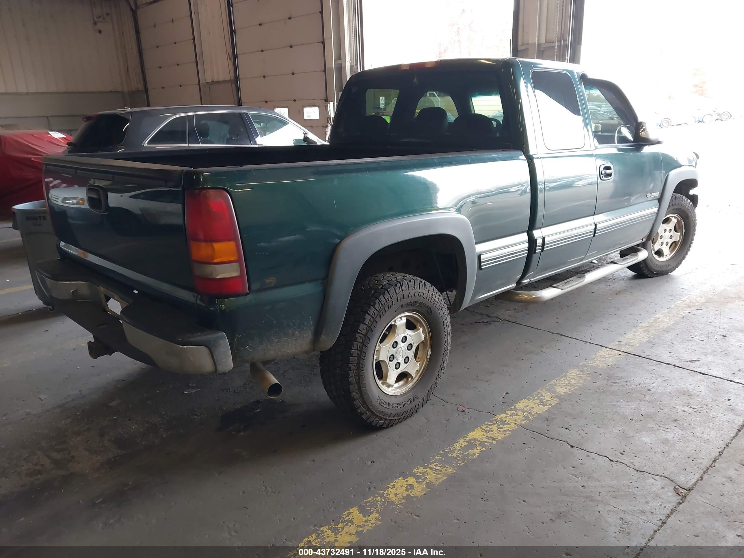 CHEVROLET SILVERADO image 4