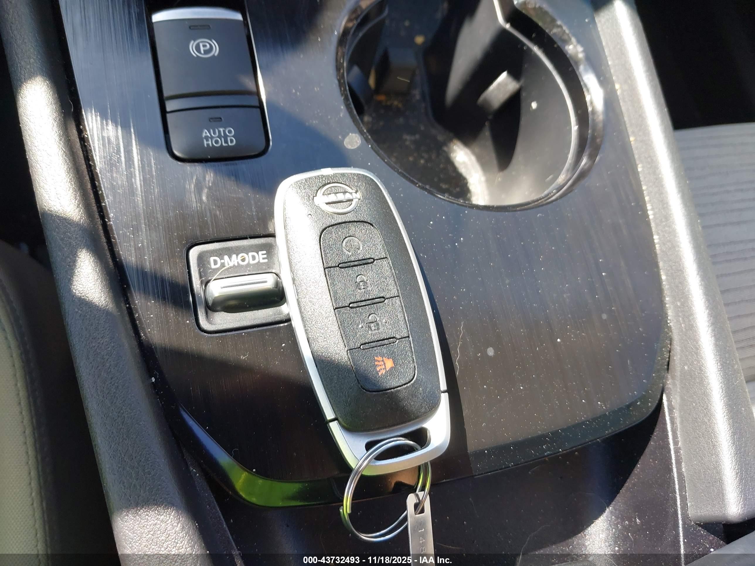 NISSAN ROGUE image 11