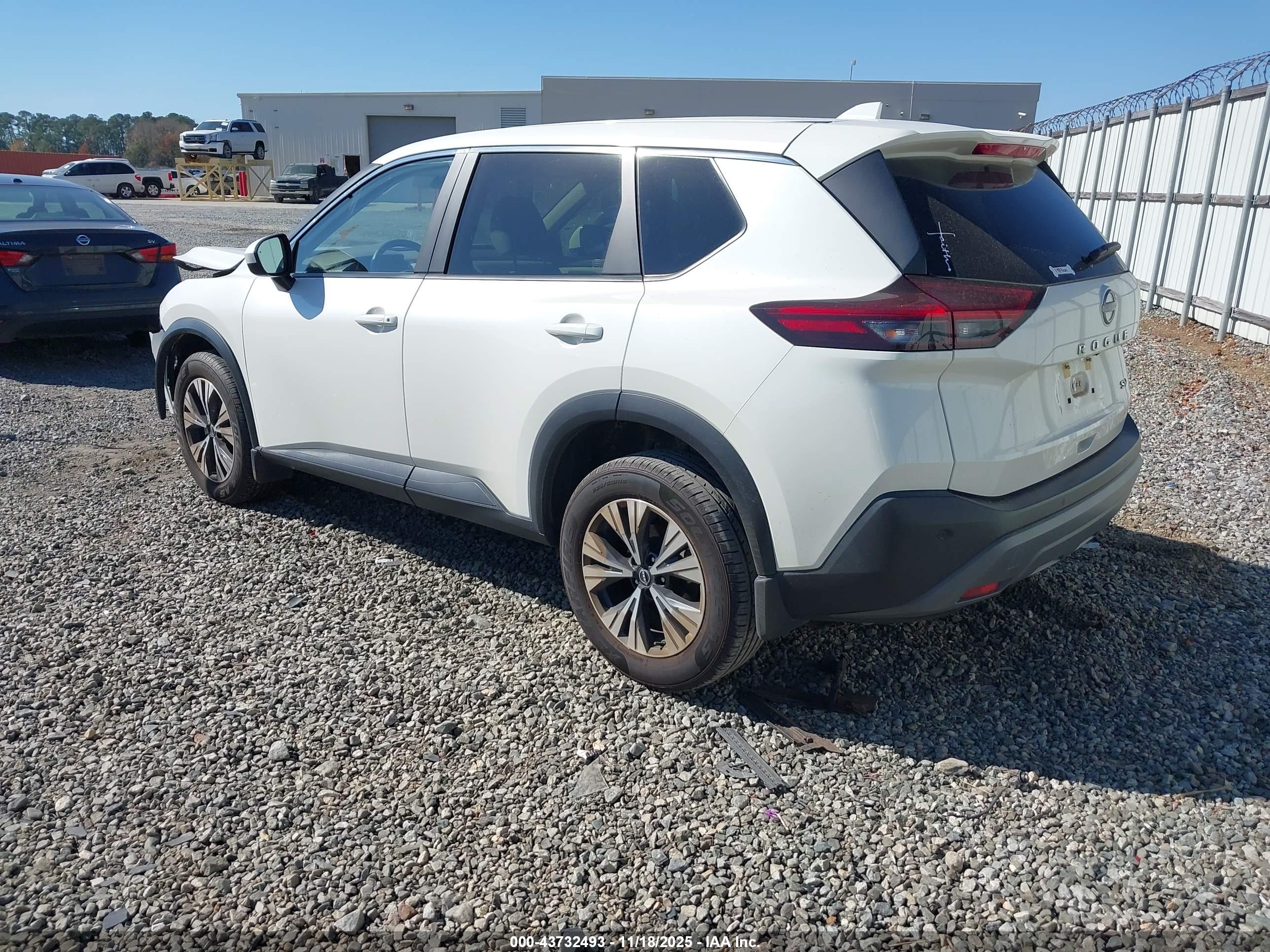 NISSAN ROGUE image 3