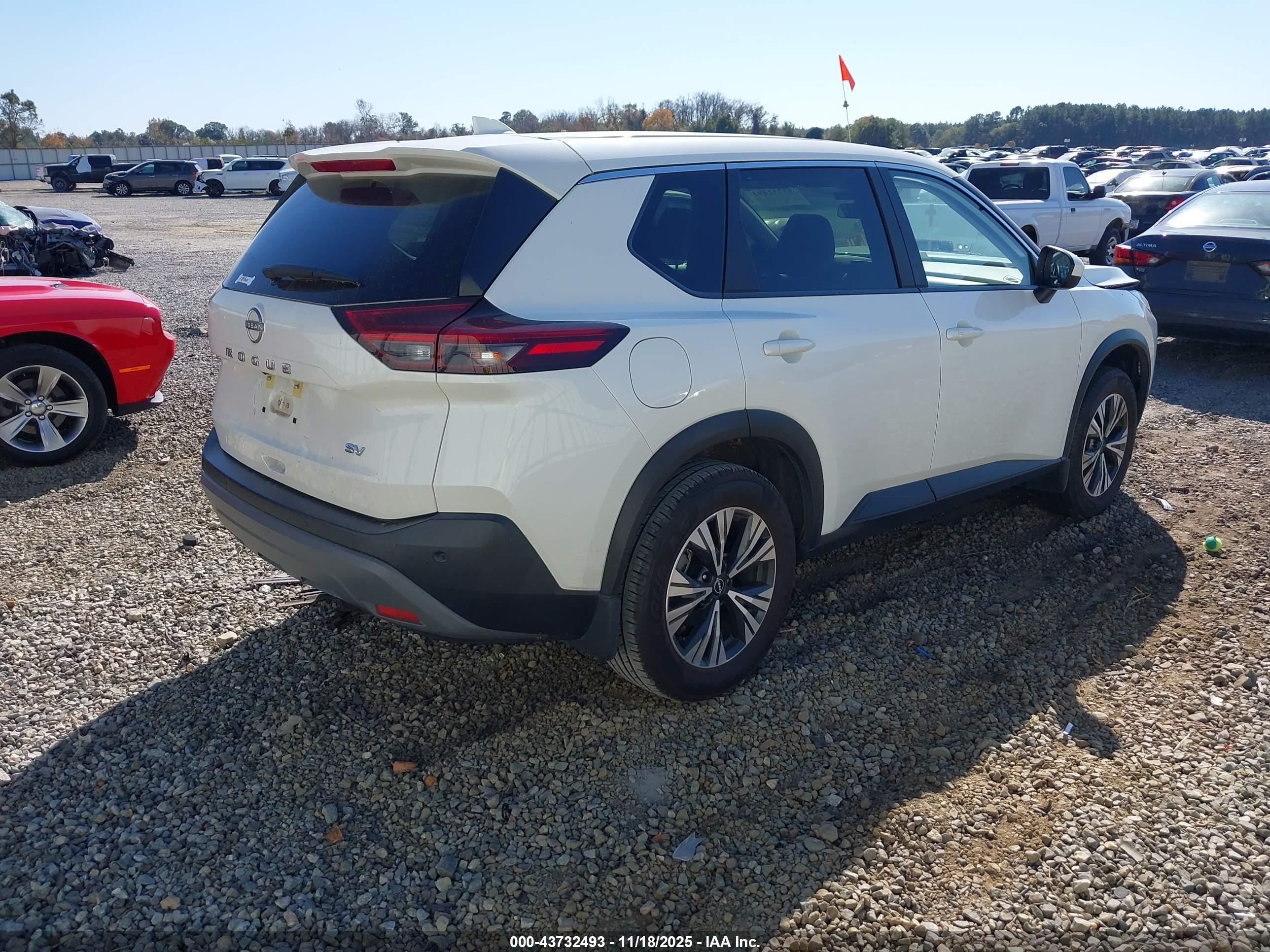NISSAN ROGUE image 4