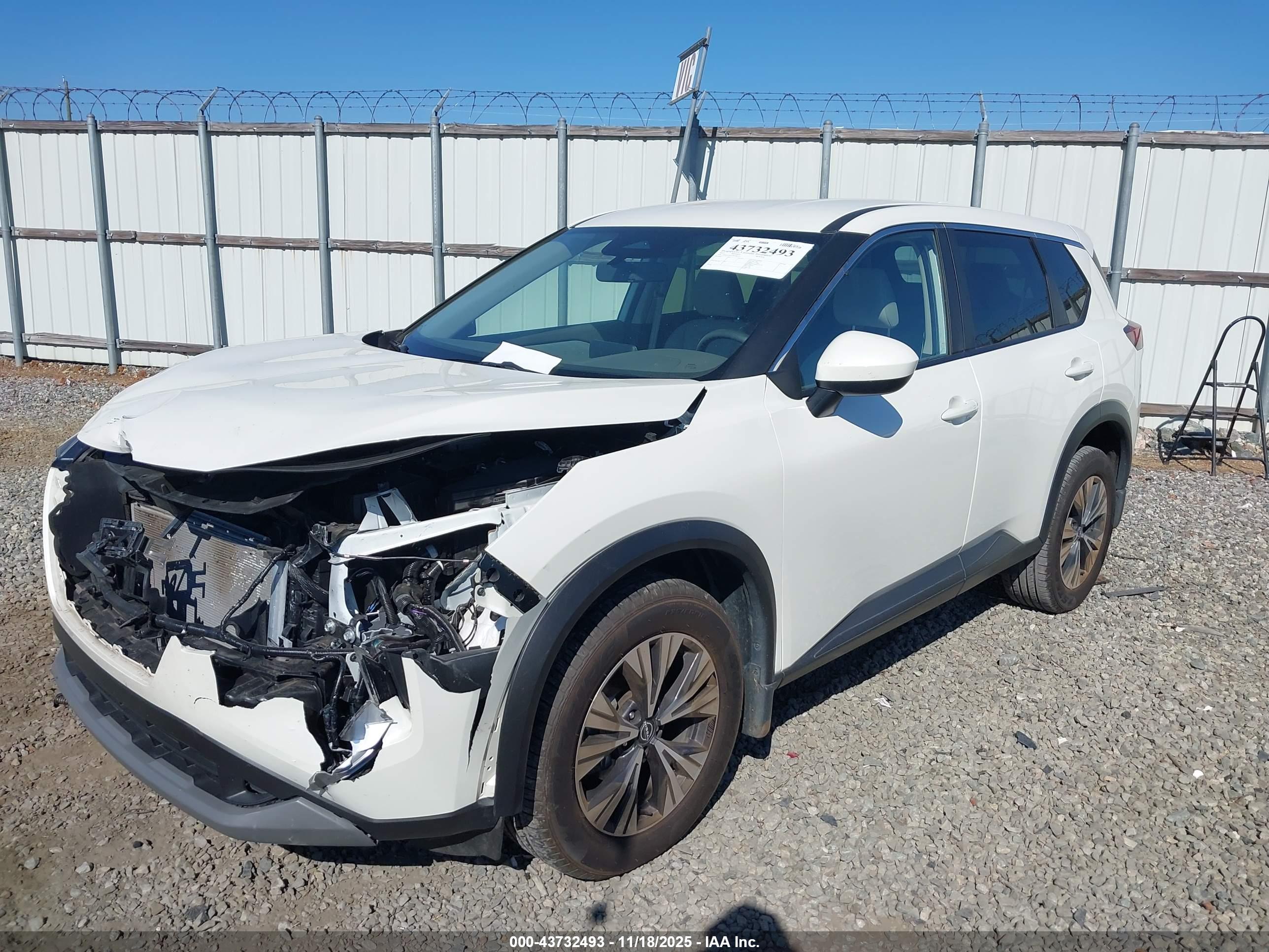 NISSAN ROGUE image 6
