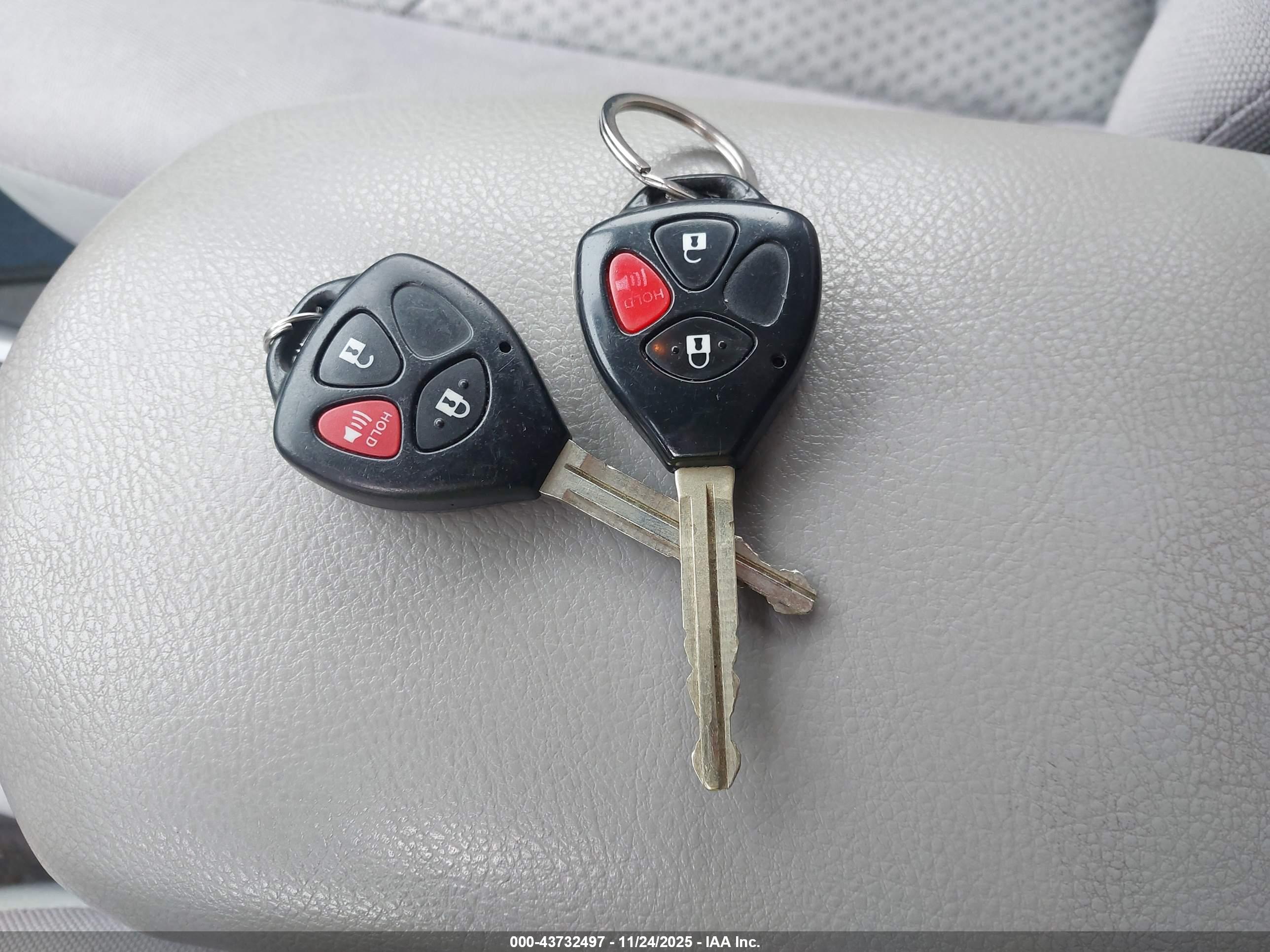 TOYOTA RAV4 image 11