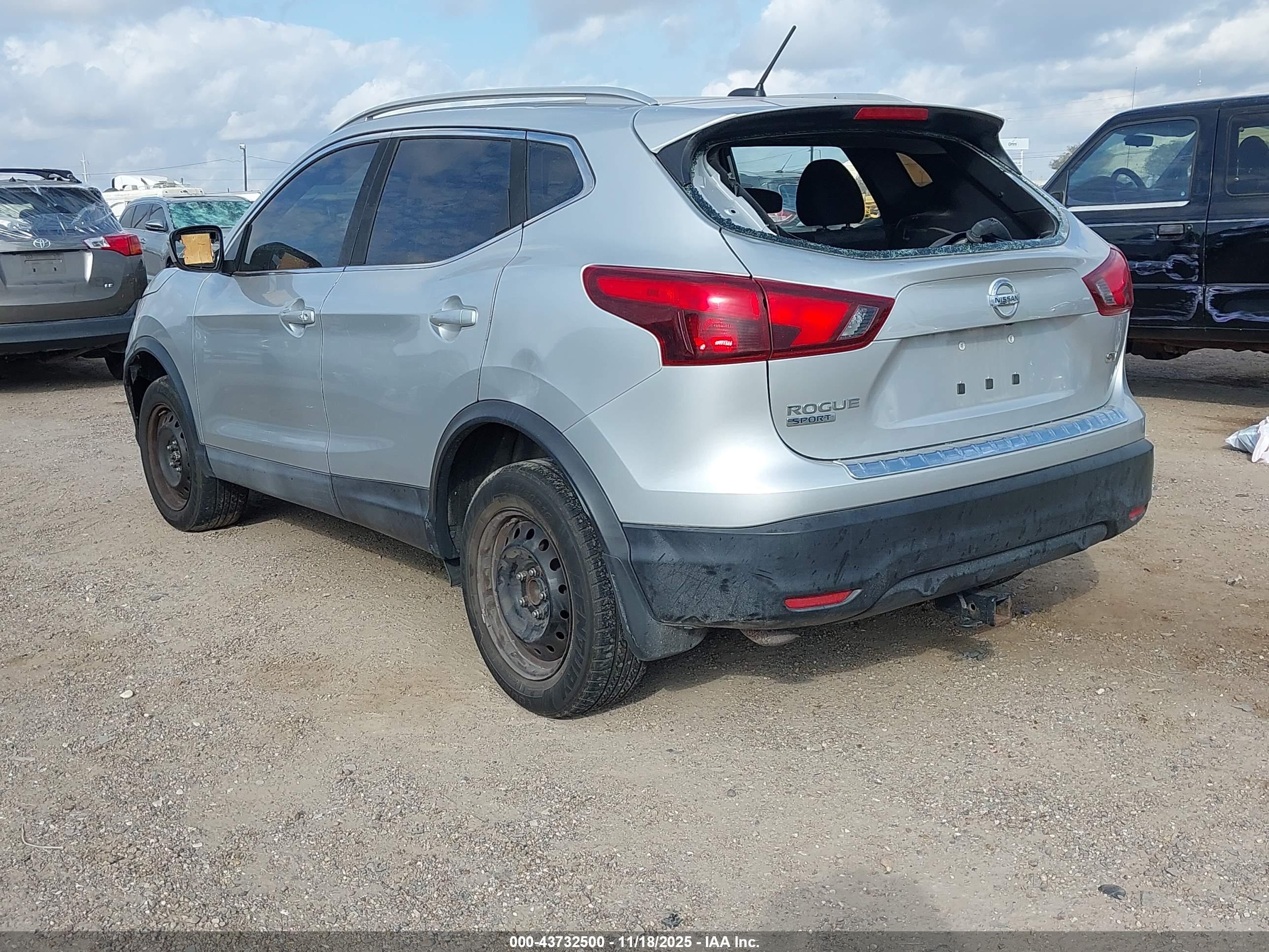 NISSAN ROGUE image 3