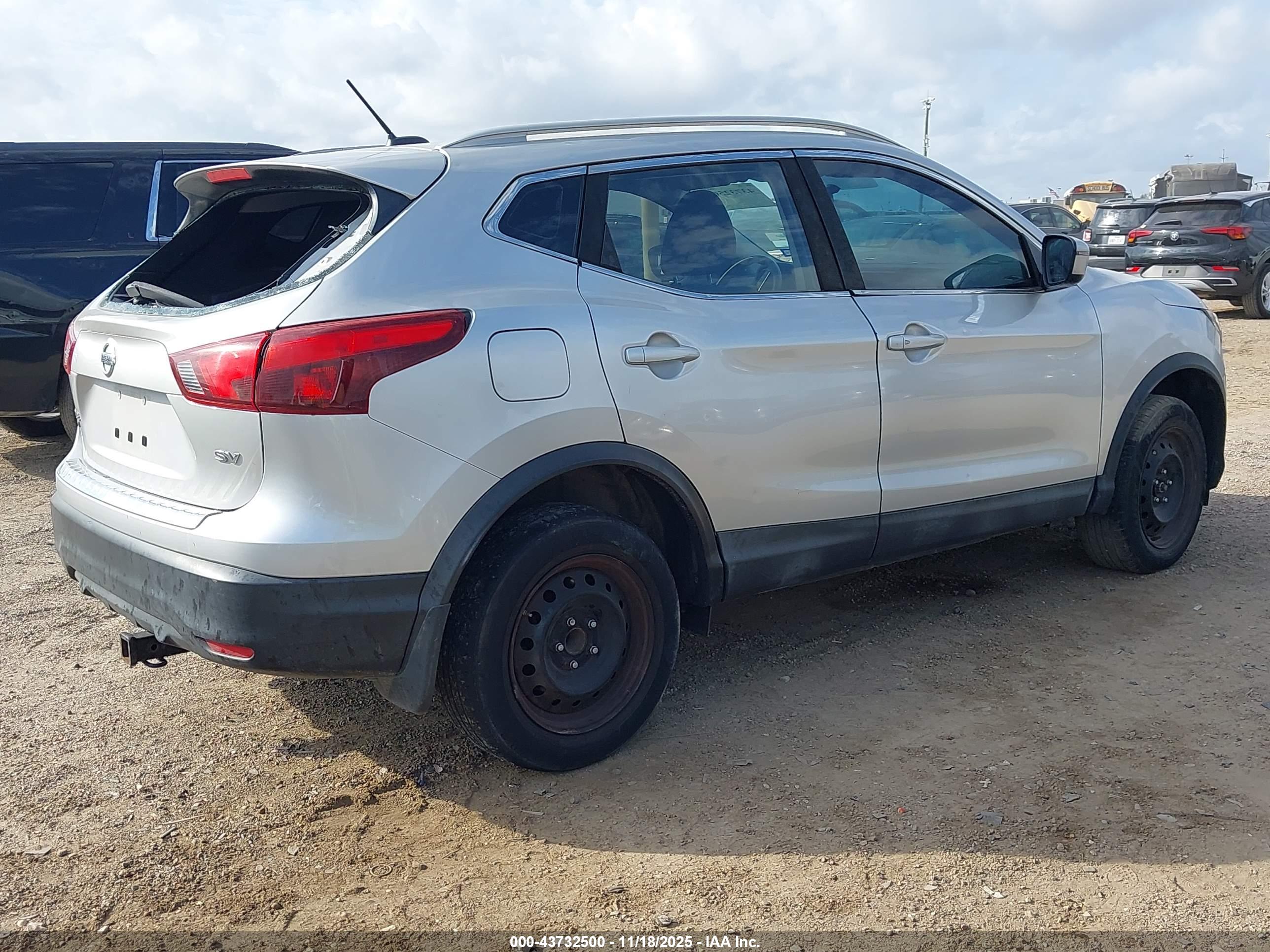 NISSAN ROGUE image 4