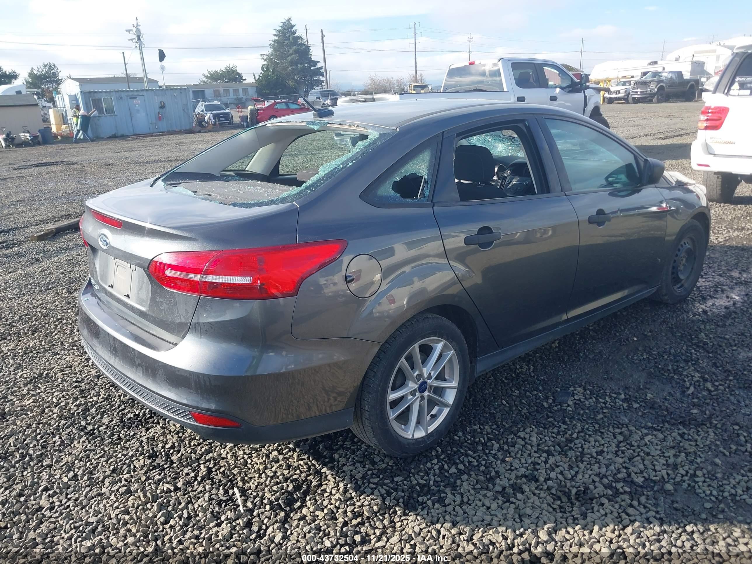 FORD FOCUS image 4