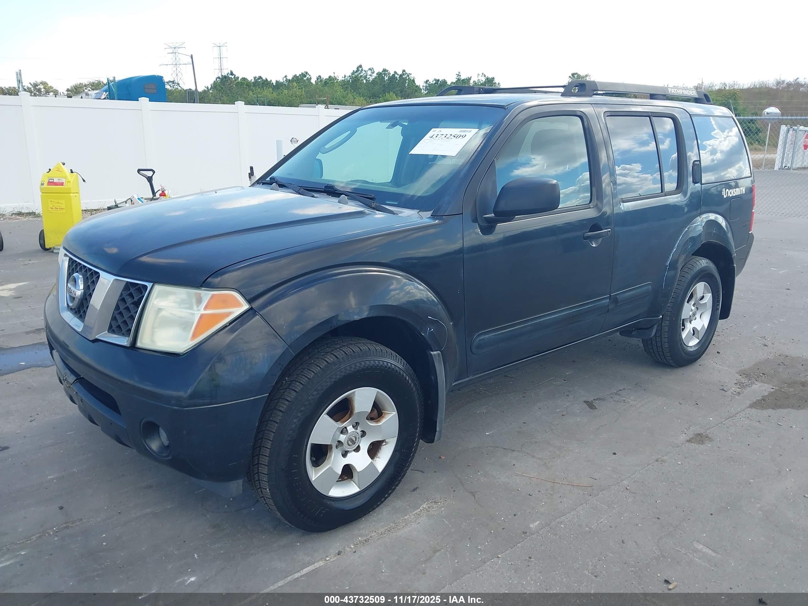 NISSAN PATHFINDER image 2