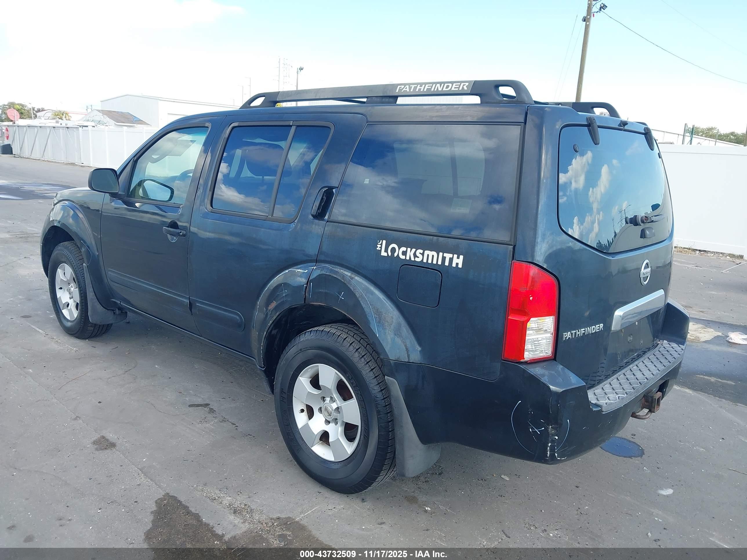 NISSAN PATHFINDER image 3