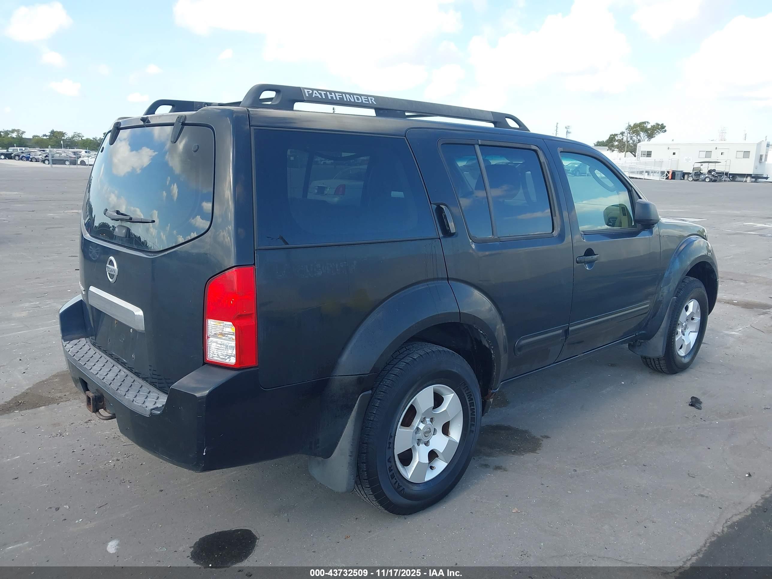 NISSAN PATHFINDER image 4
