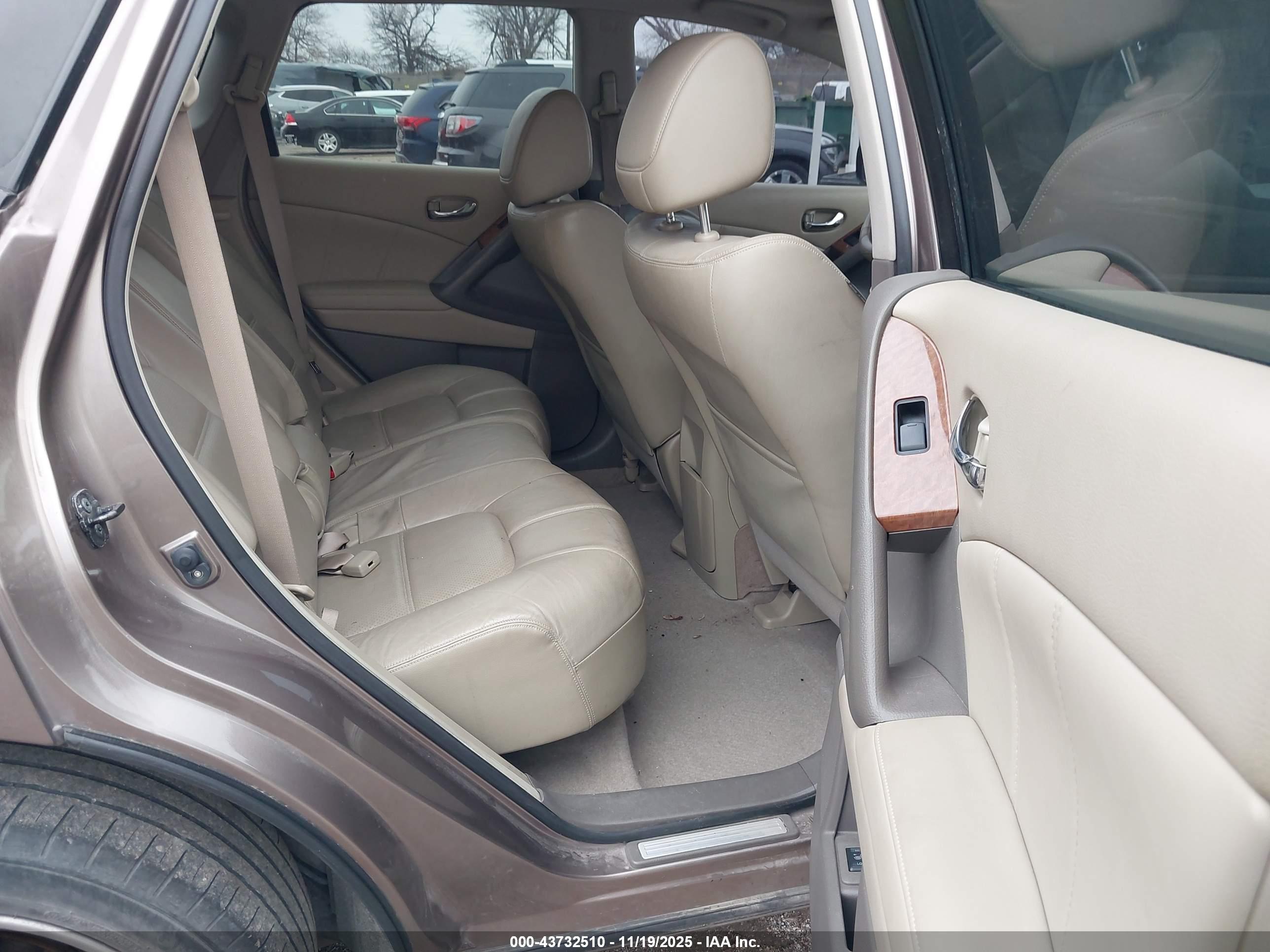NISSAN MURANO image 8