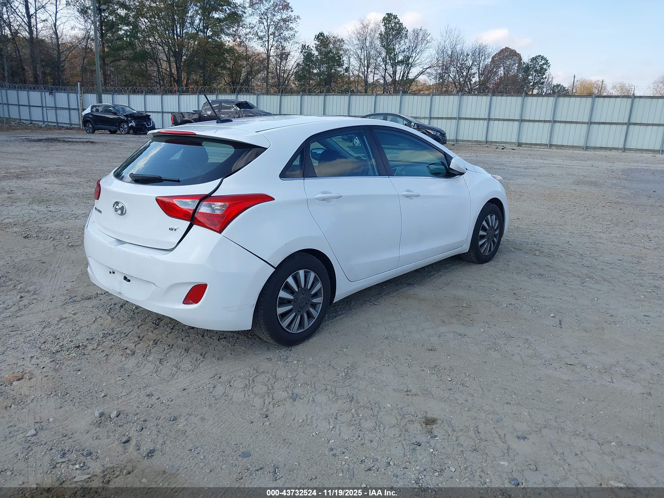 HYUNDAI ELANTRA image 4