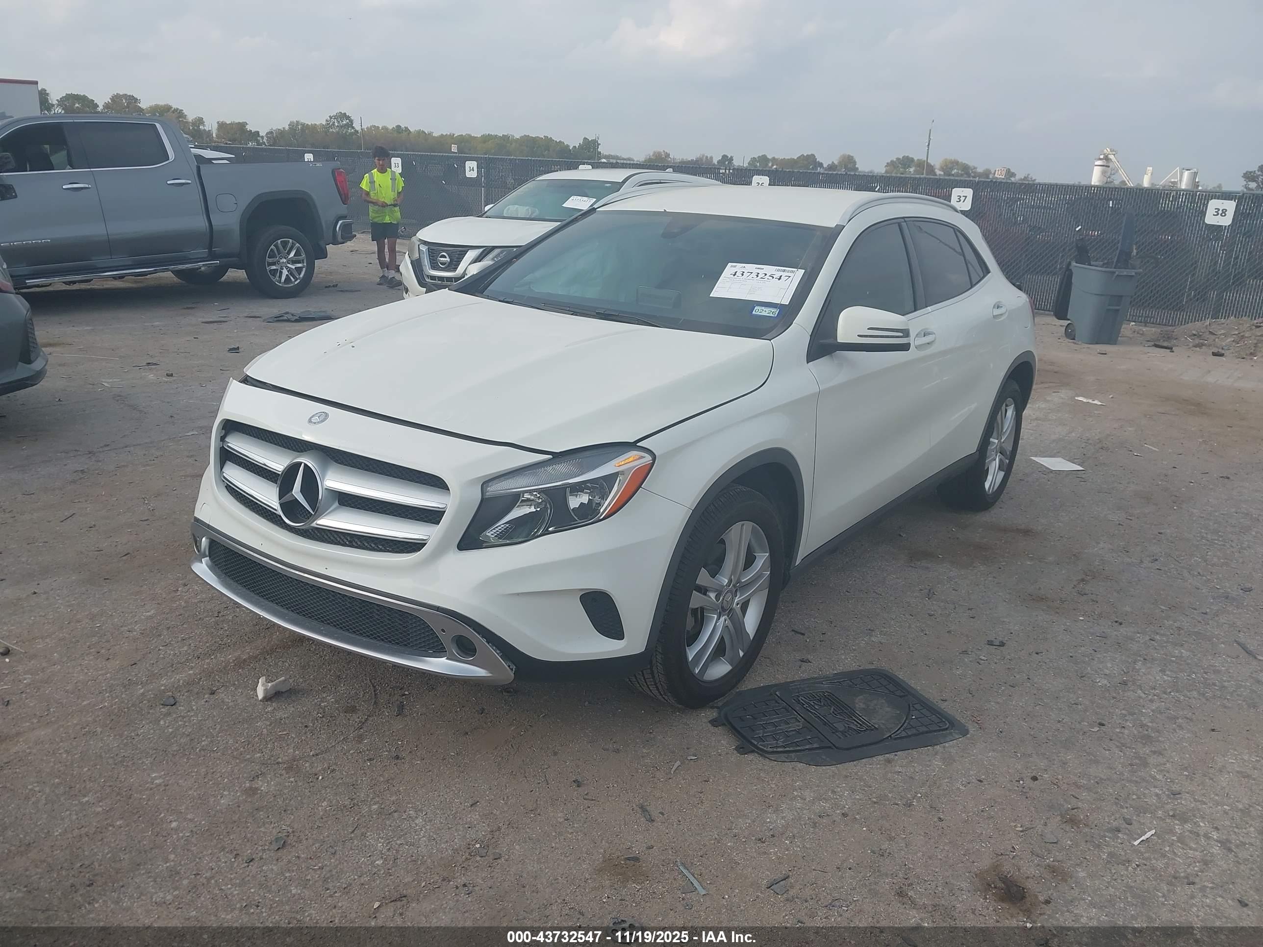 MERCEDES-BENZ GLA image 2
