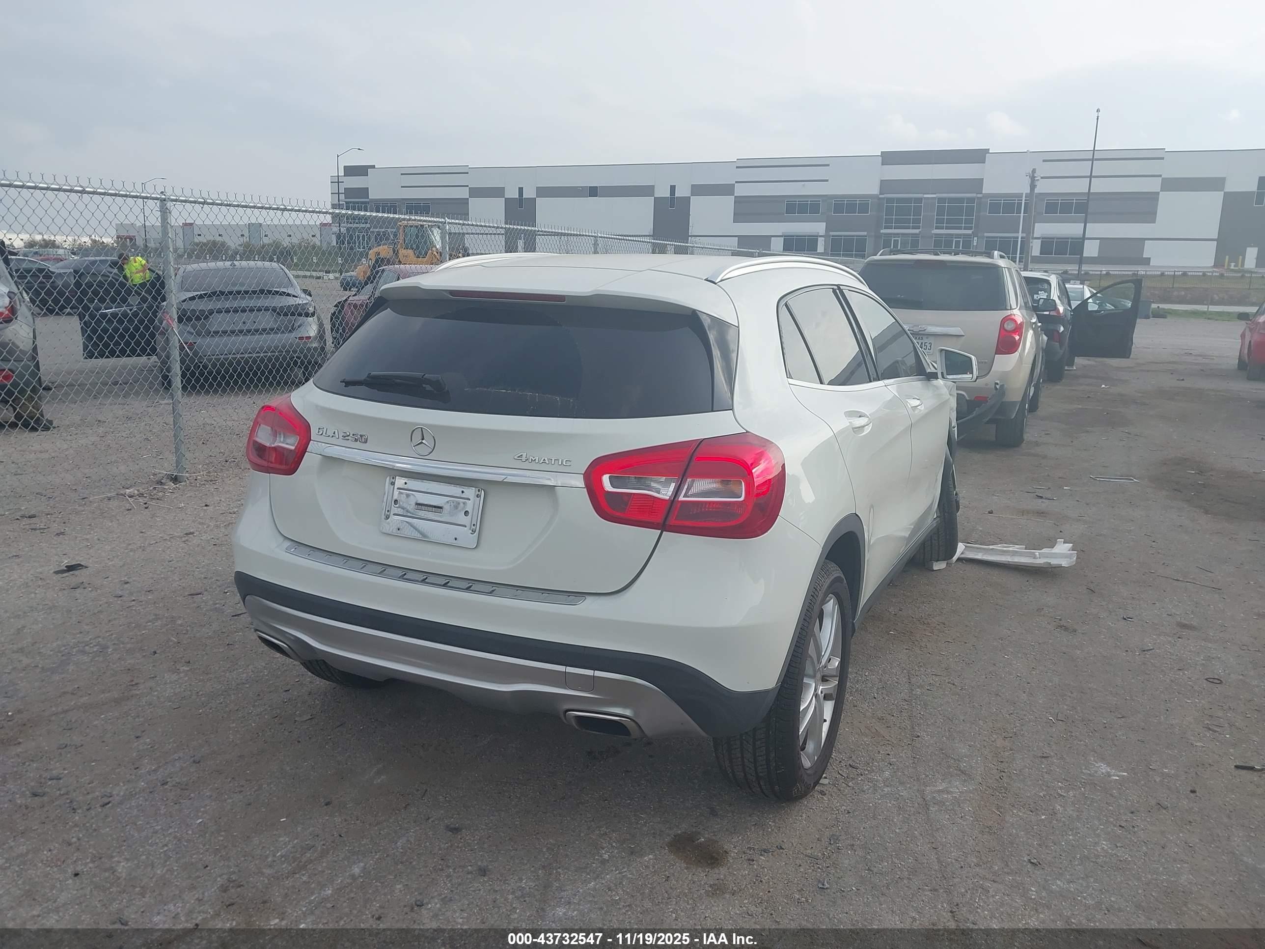 MERCEDES-BENZ GLA image 4