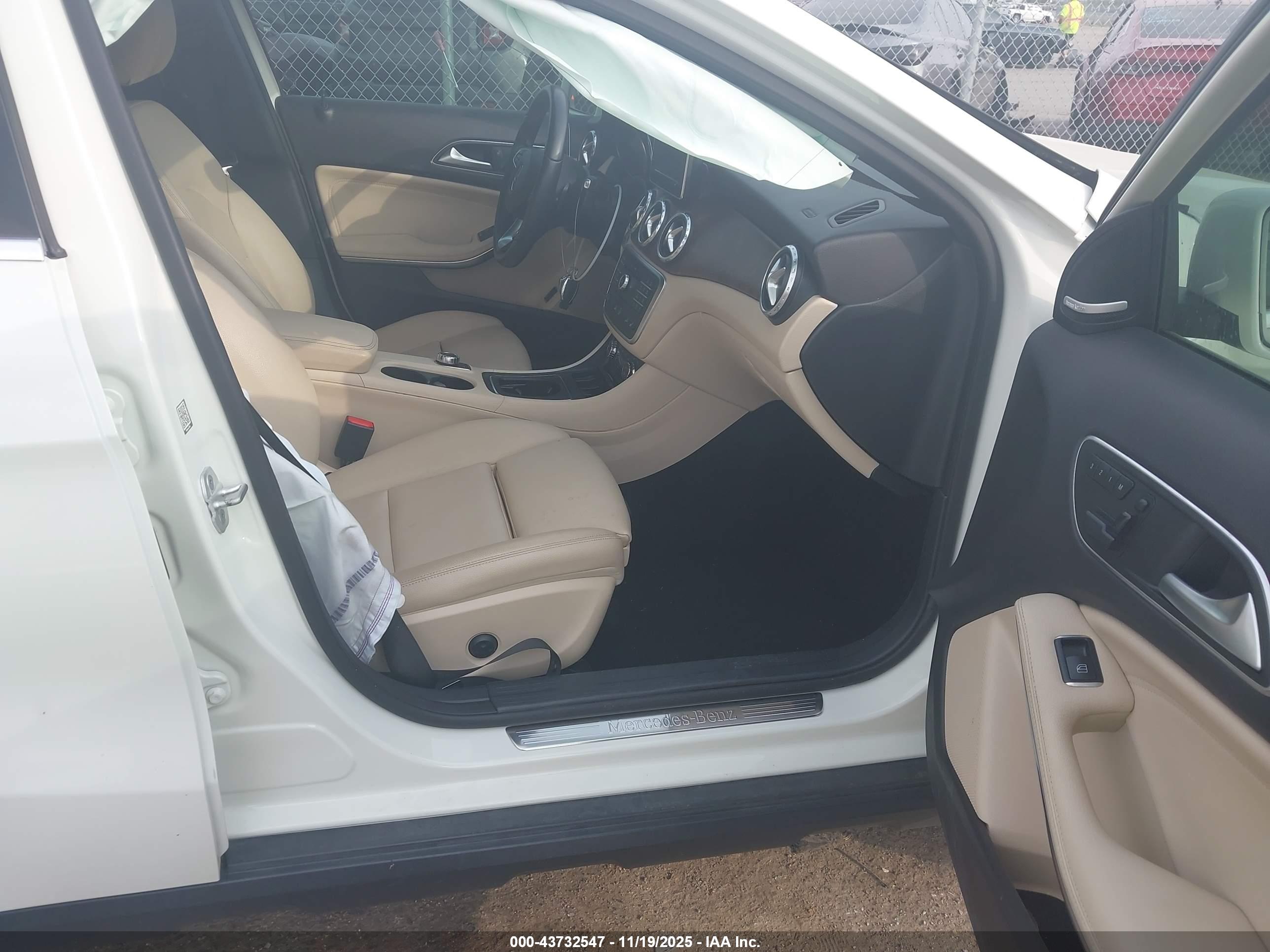 MERCEDES-BENZ GLA image 5