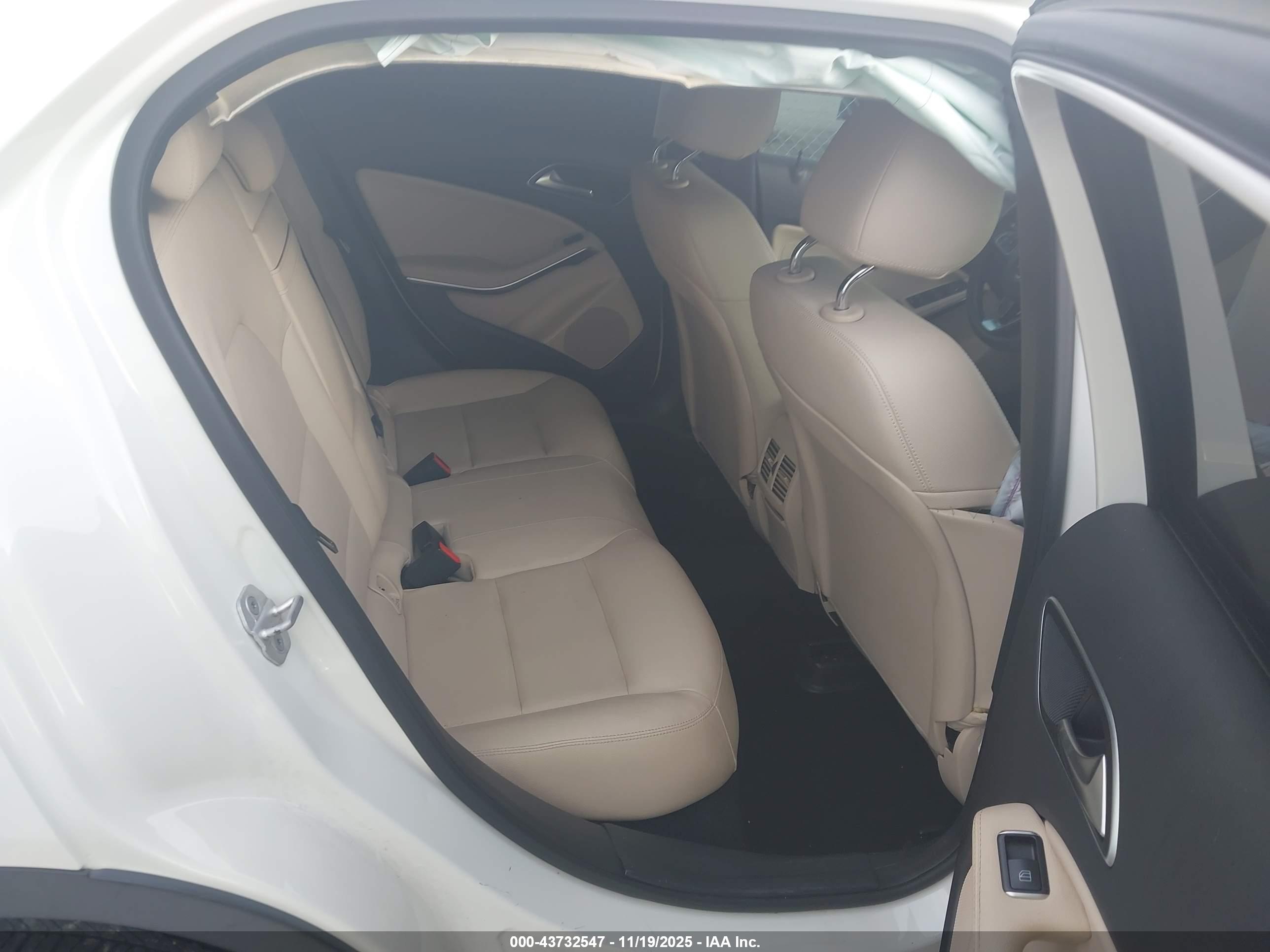 MERCEDES-BENZ GLA image 8