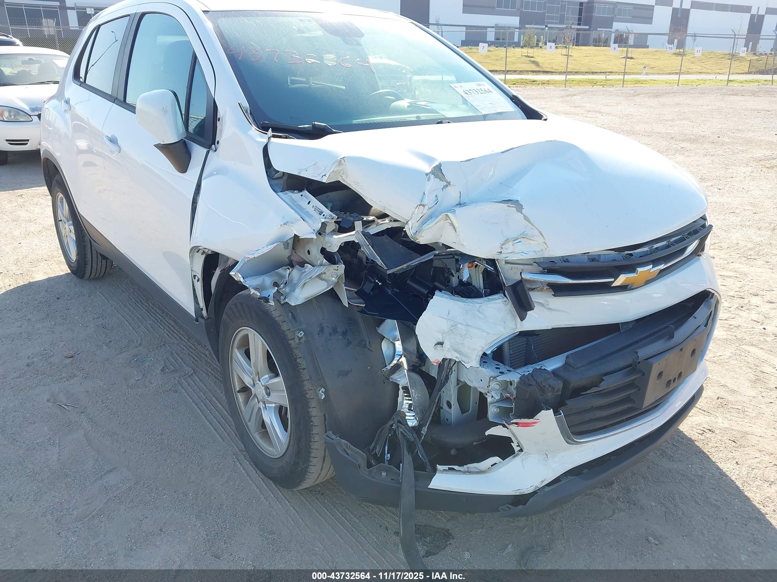 CHEVROLET TRAX image 6