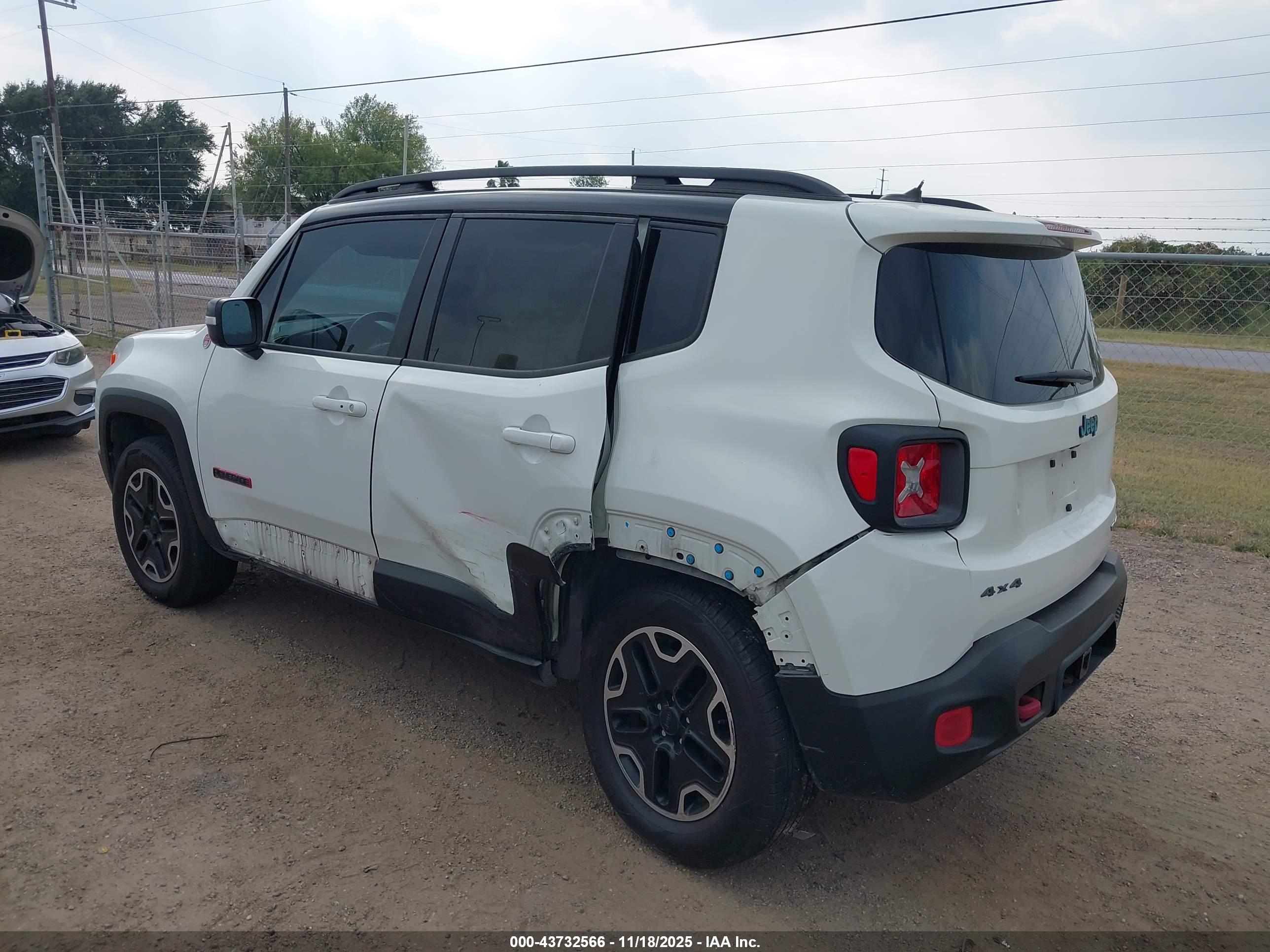 JEEP RENEGADE image 6