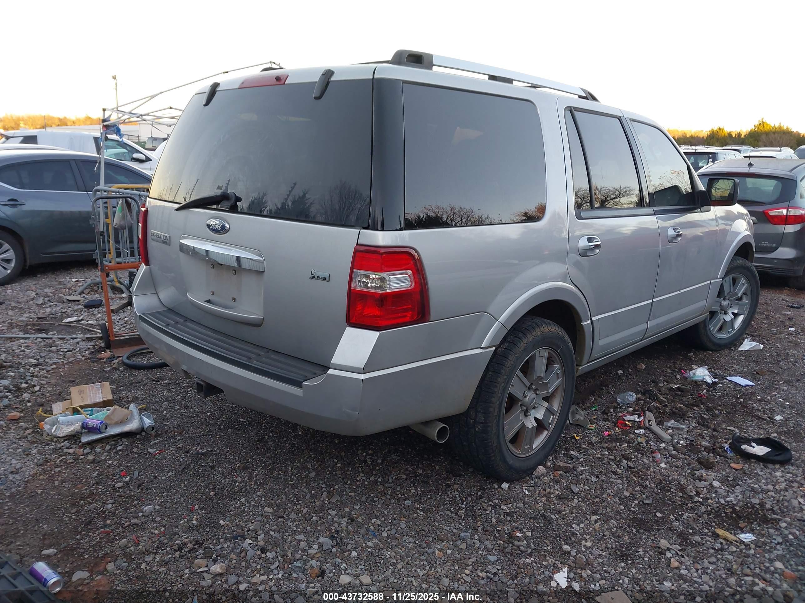 FORD EXPEDITION image 4