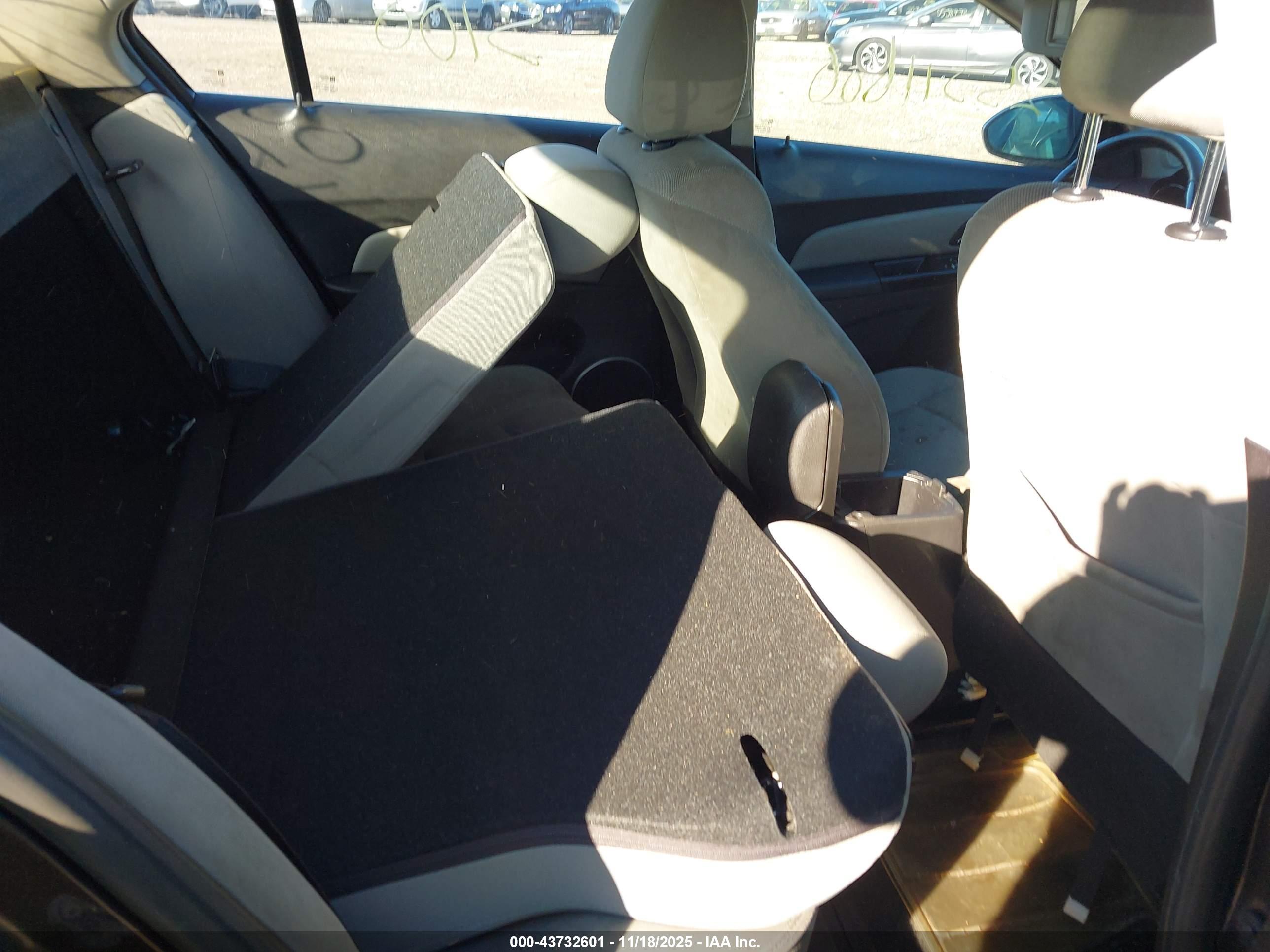 CHEVROLET CRUZE image 8