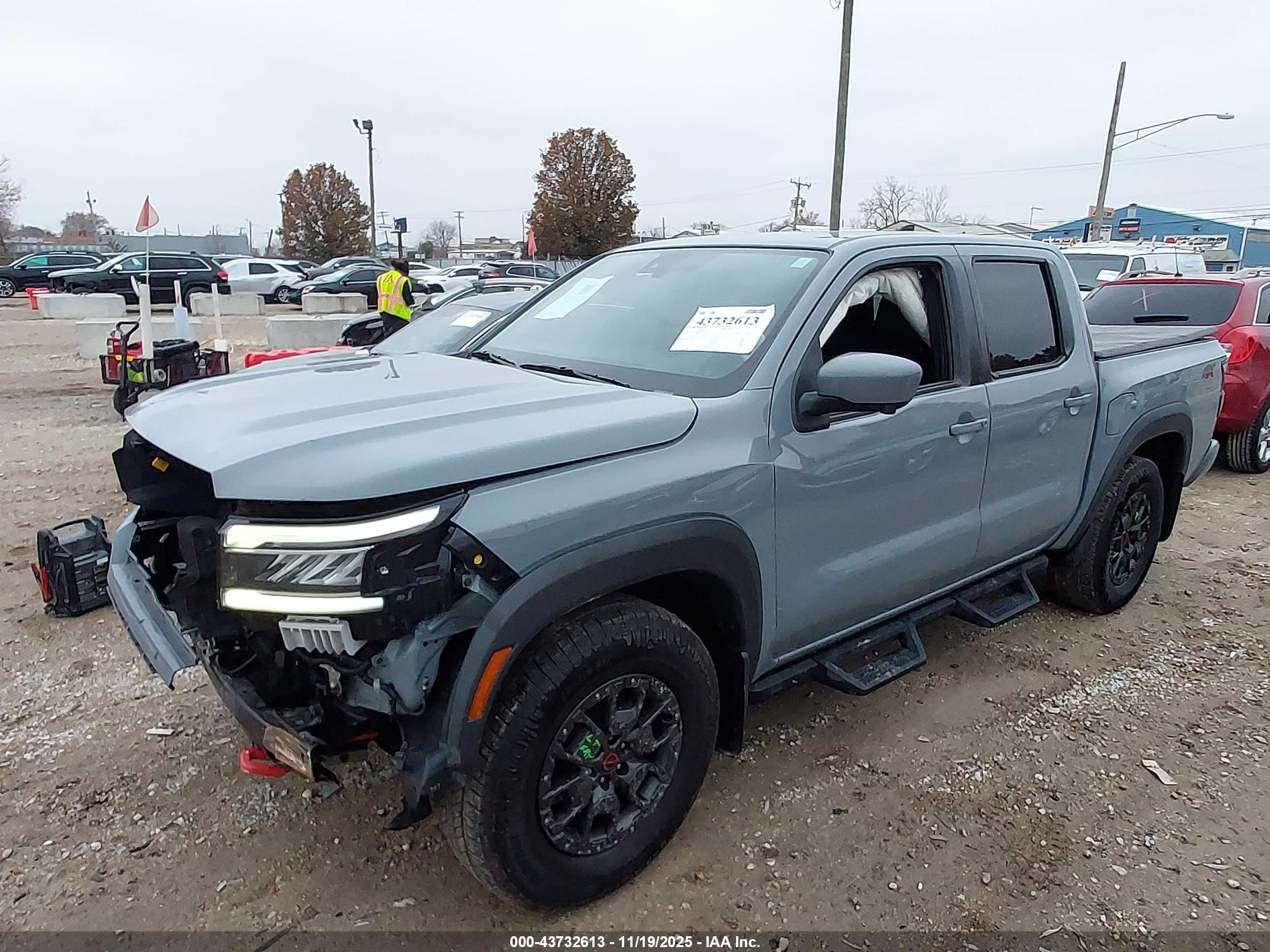 NISSAN FRONTIER image 2