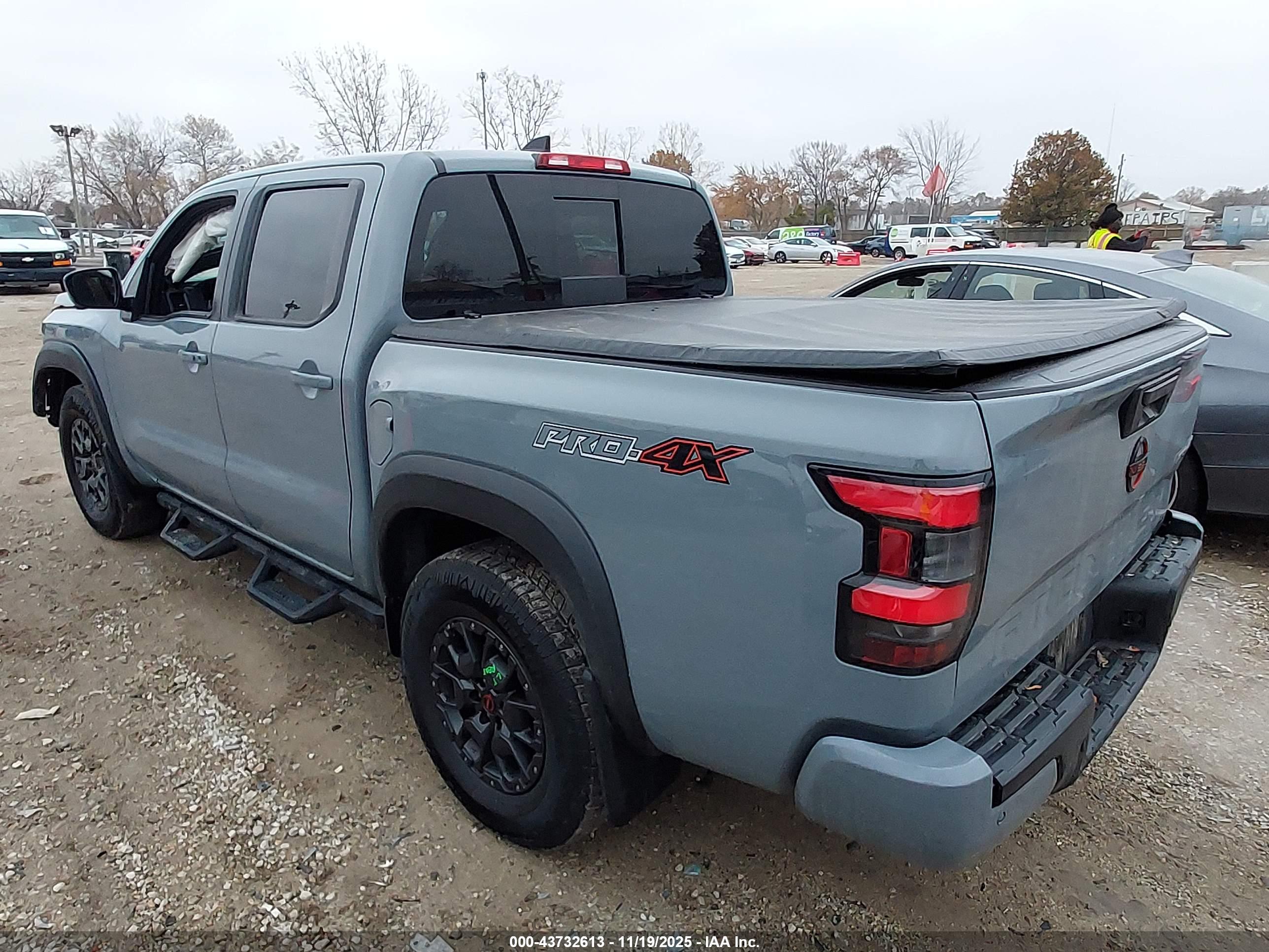 NISSAN FRONTIER image 3