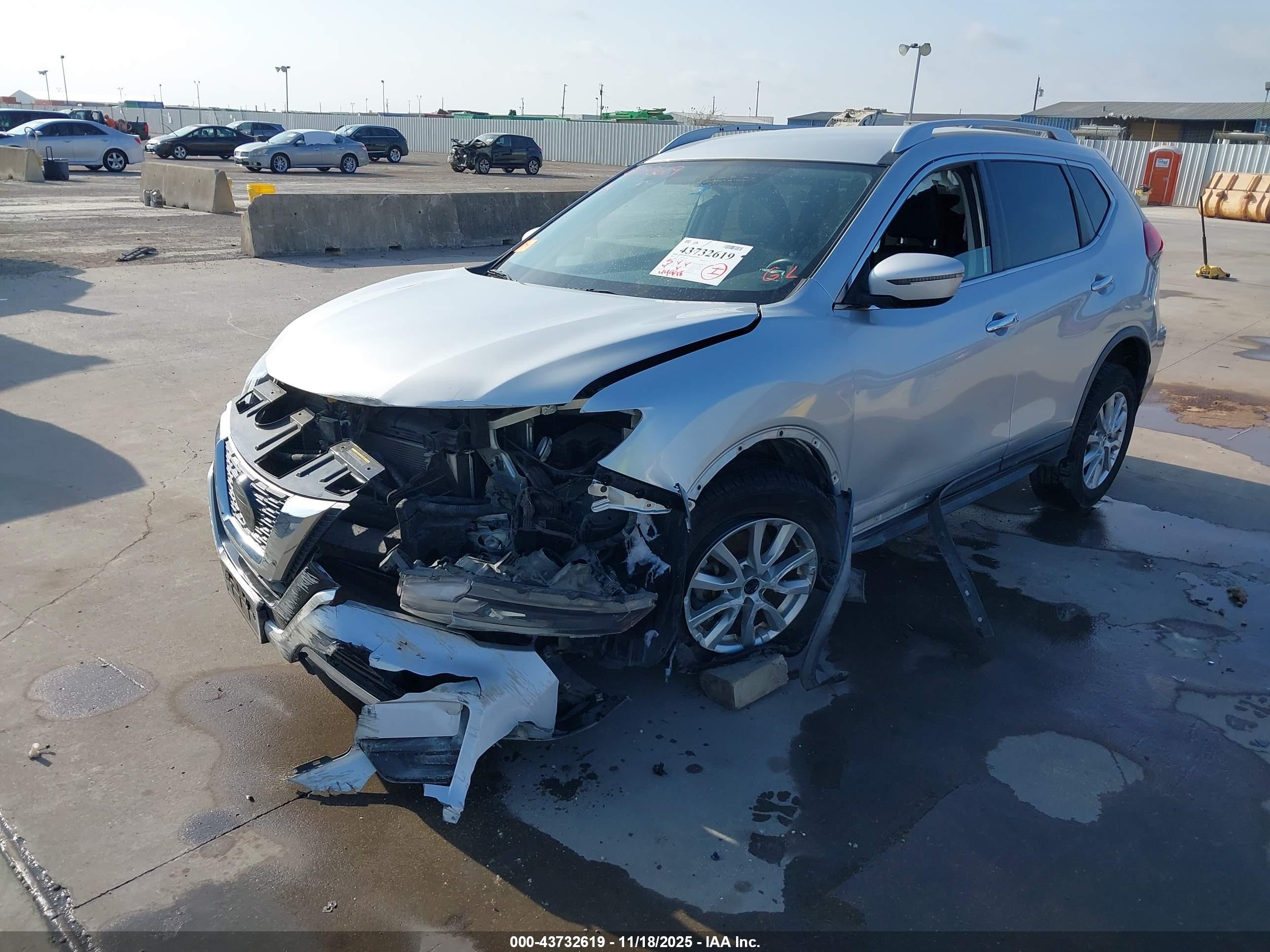 NISSAN ROGUE image 2