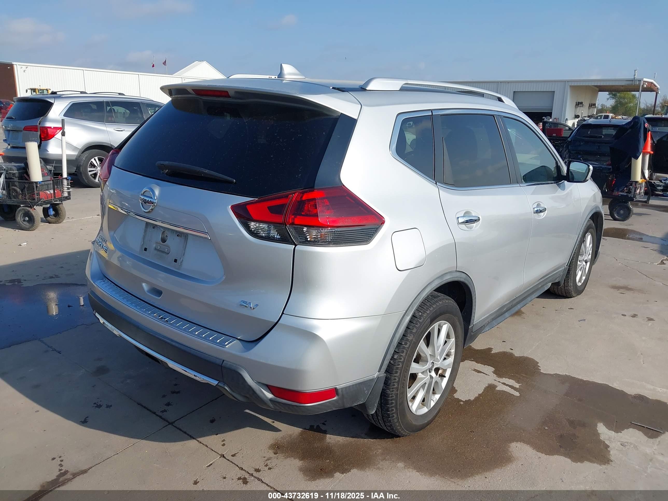 NISSAN ROGUE image 4