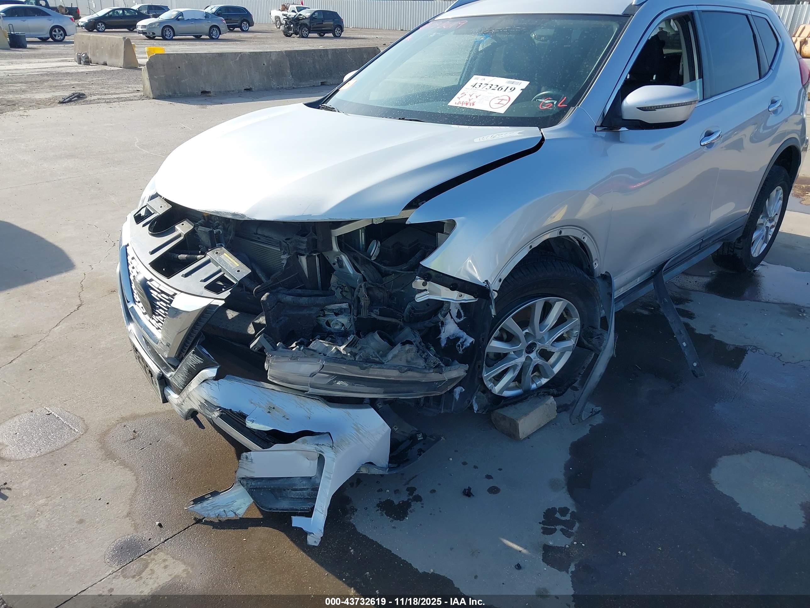 NISSAN ROGUE image 6
