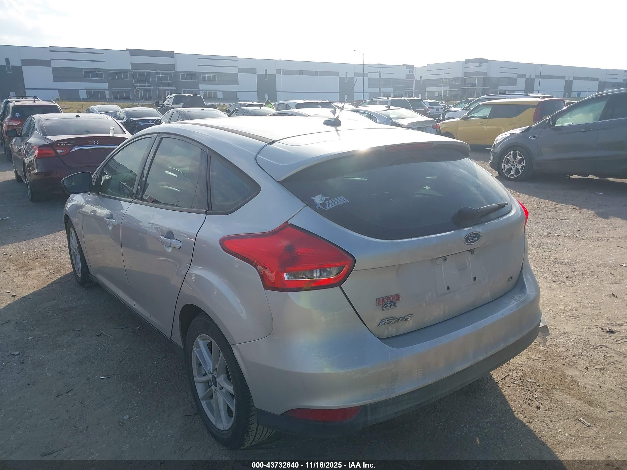FORD FOCUS image 3