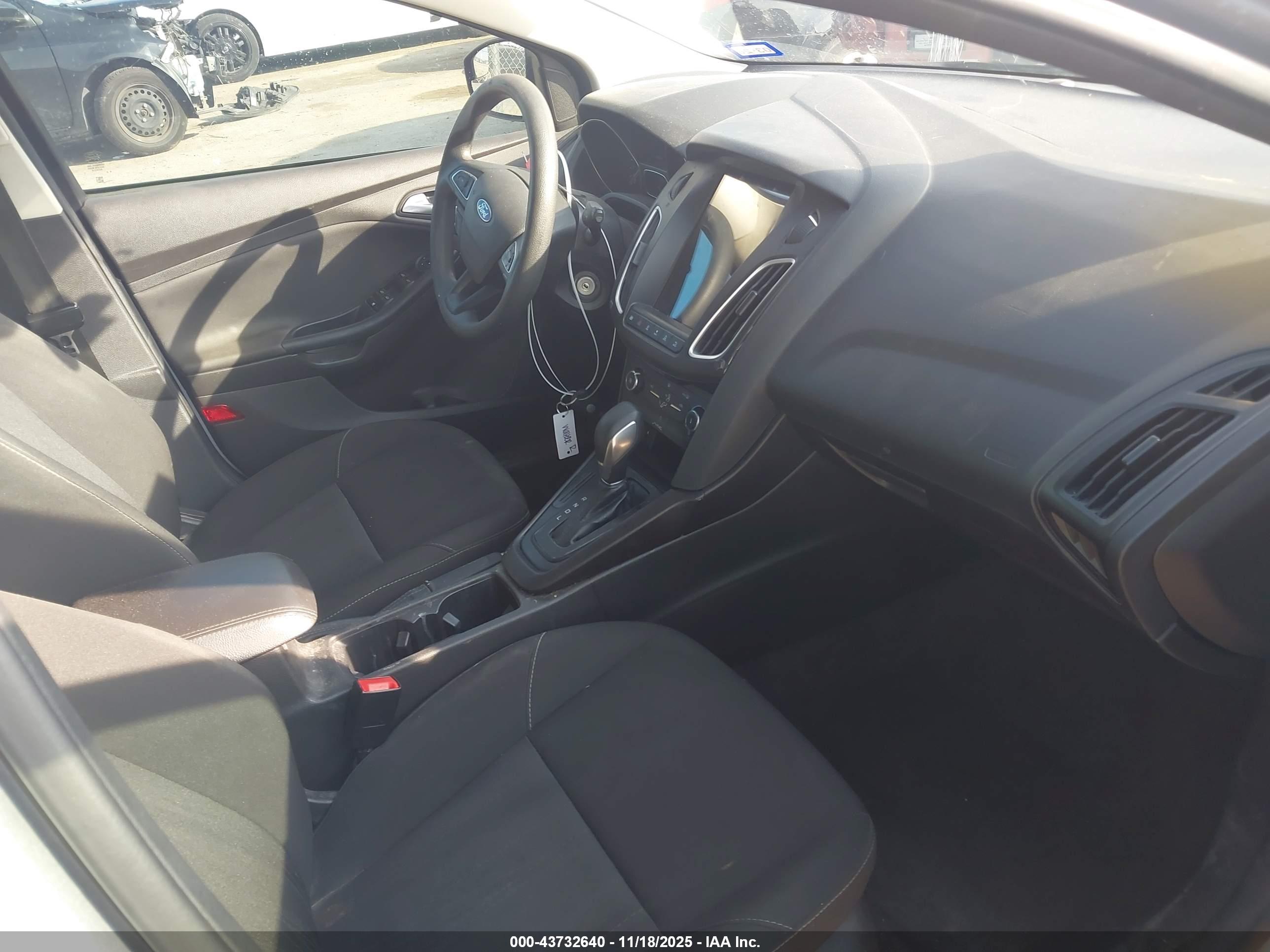 FORD FOCUS image 5