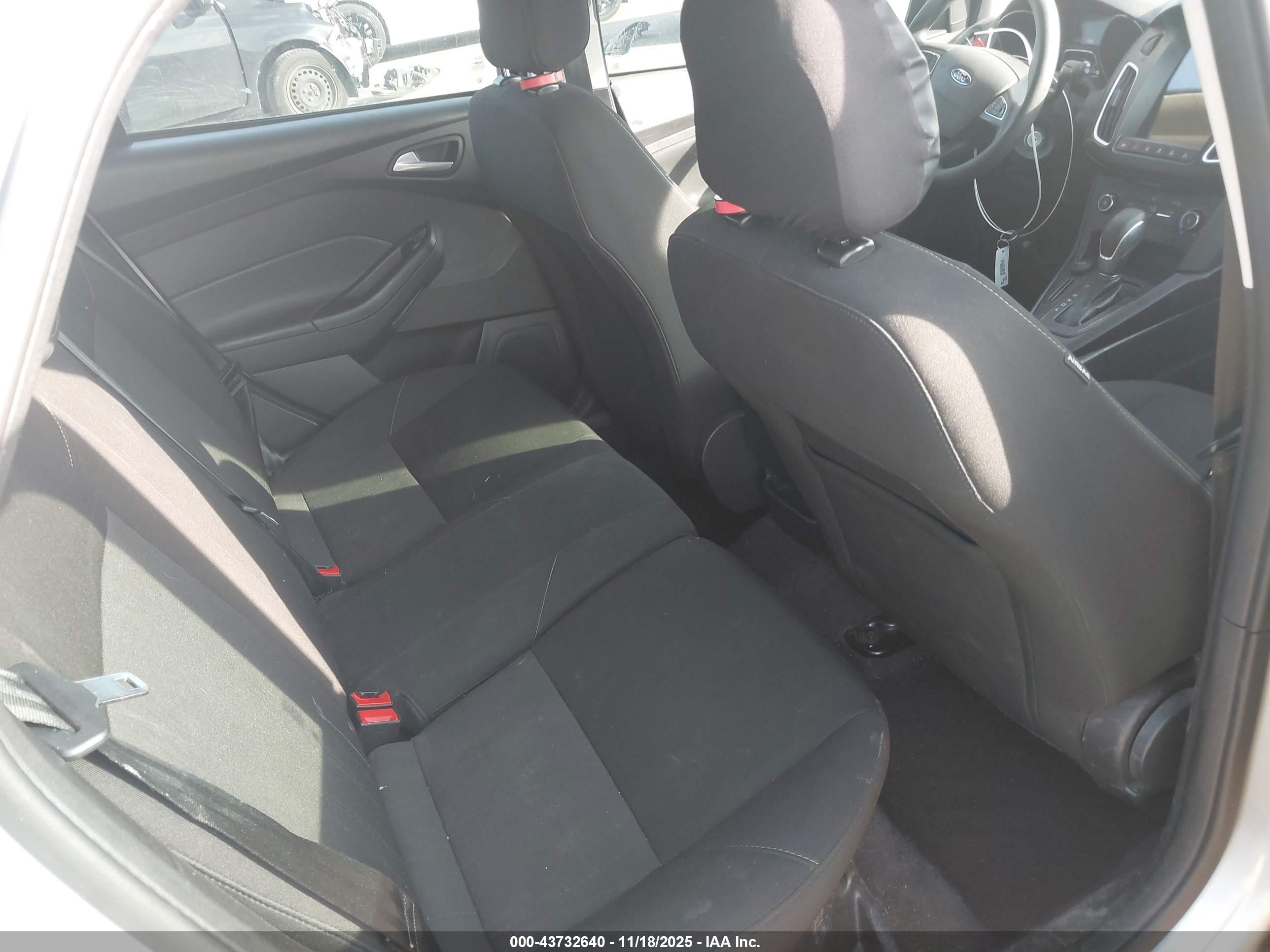 FORD FOCUS image 8