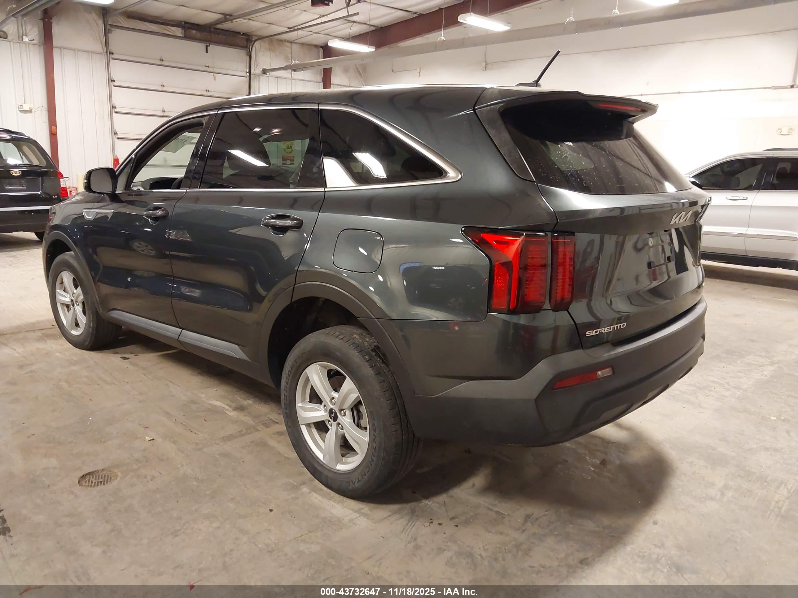 KIA SORENTO image 3