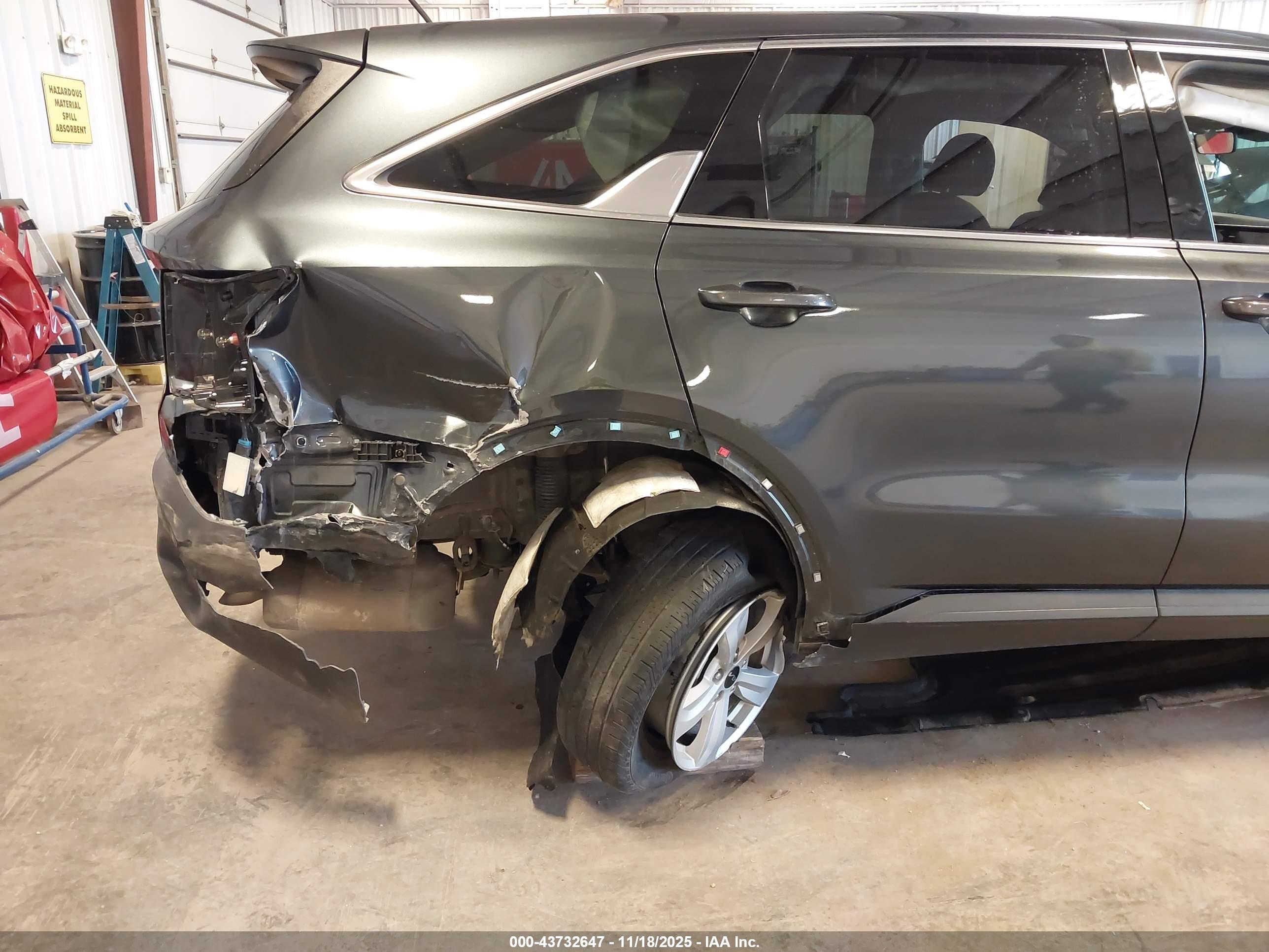 KIA SORENTO image 6