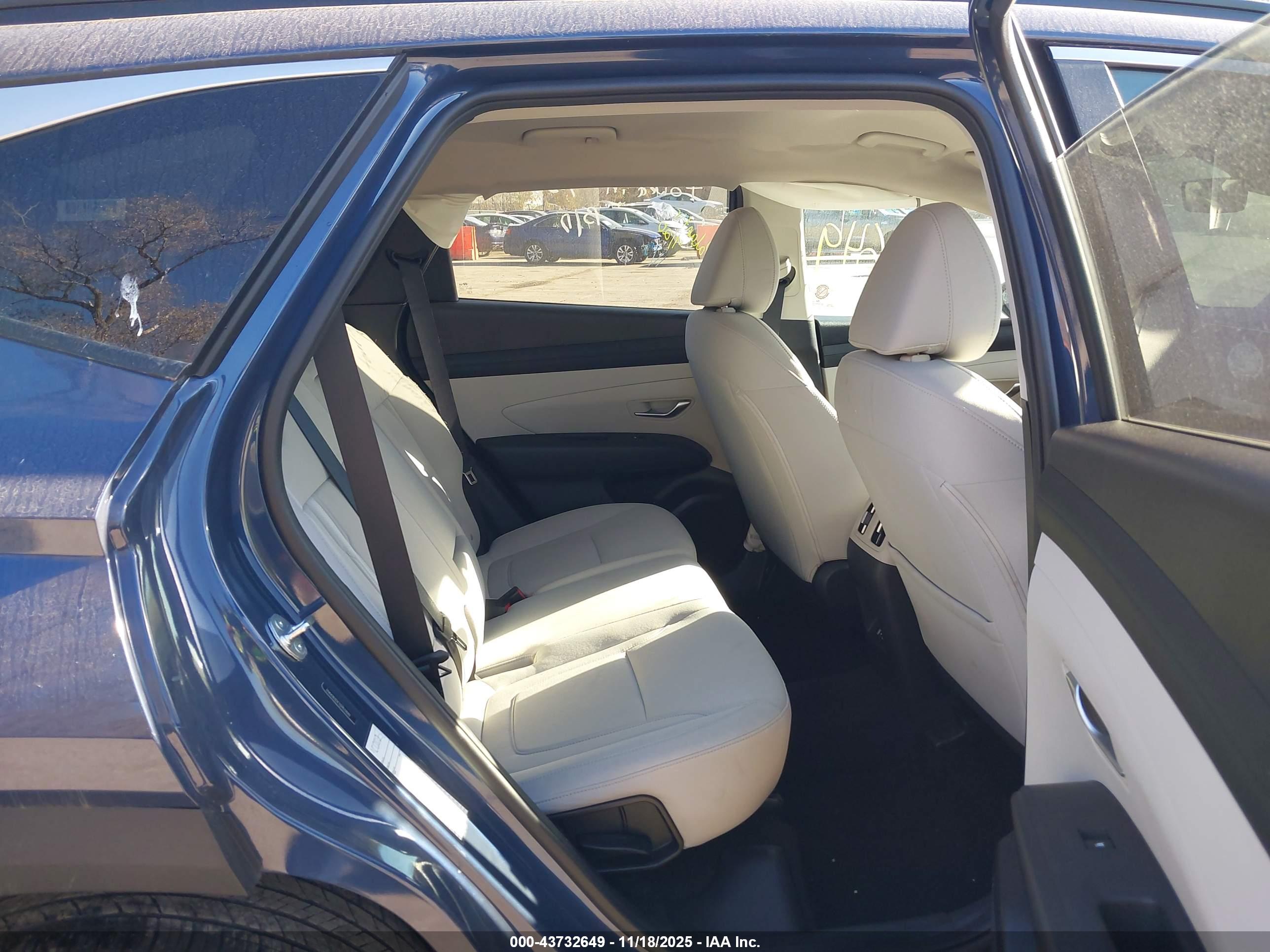 HYUNDAI TUCSON image 8