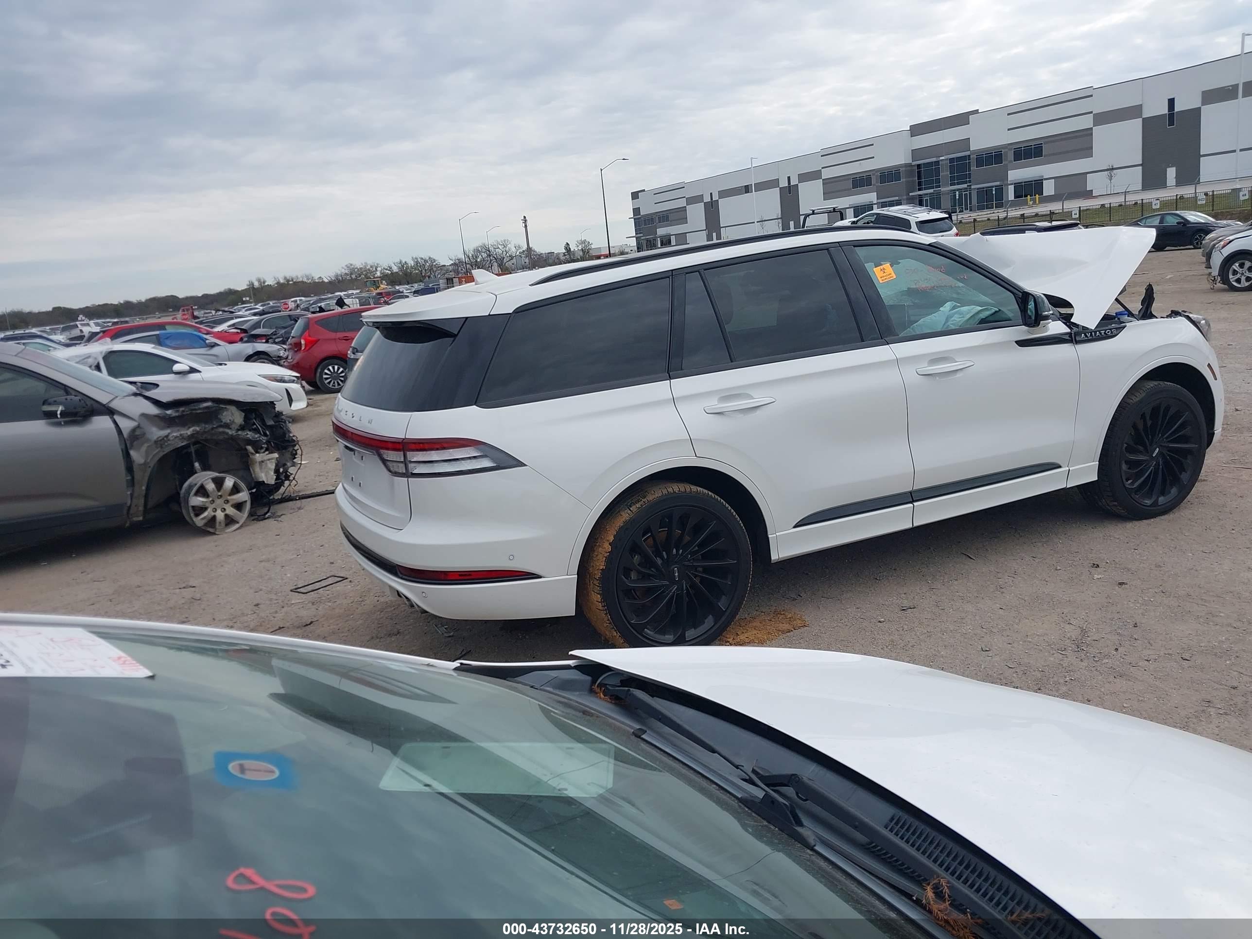 LINCOLN AVIATOR image 4