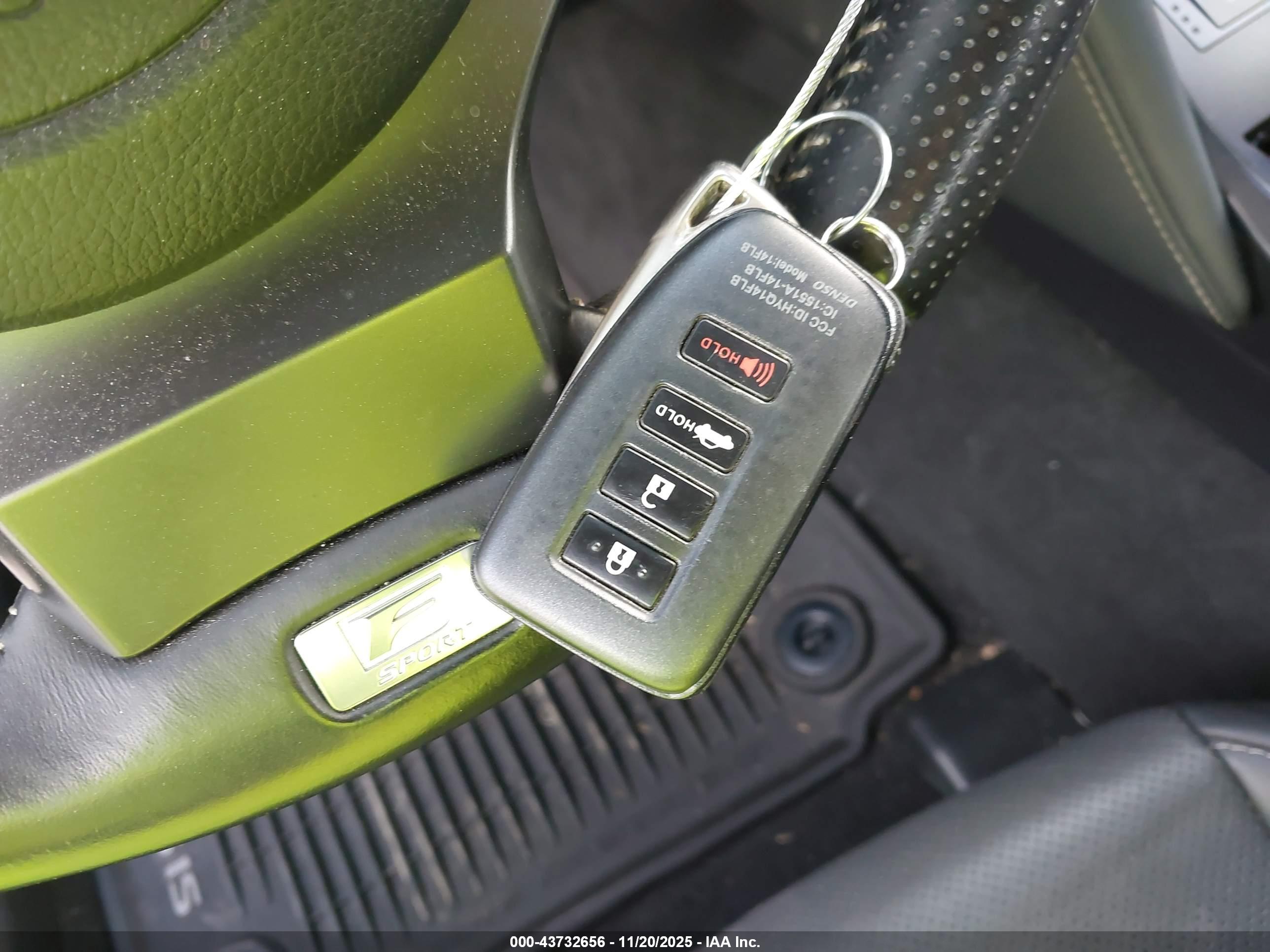 LEXUS IS image 11