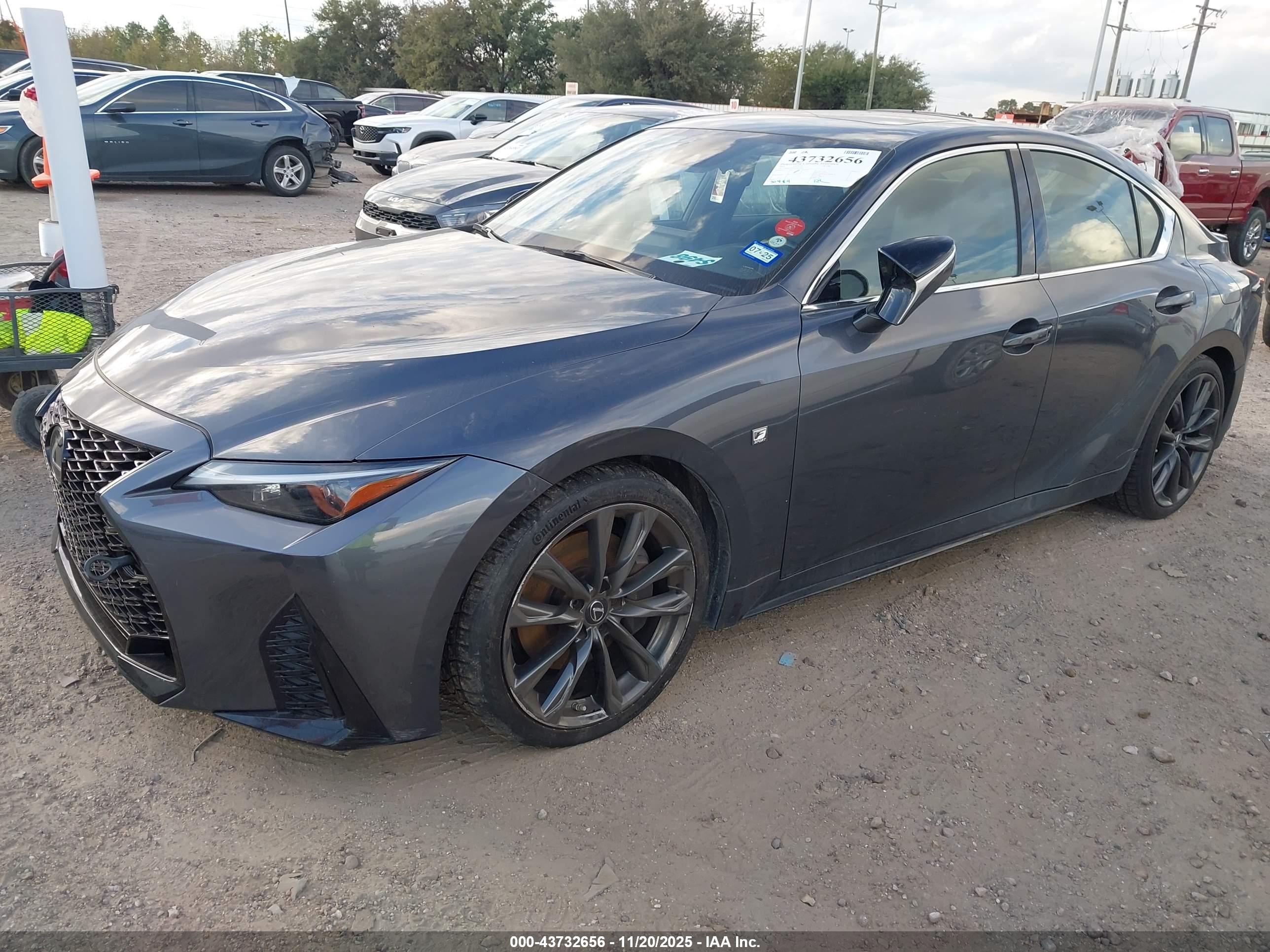 LEXUS IS image 2