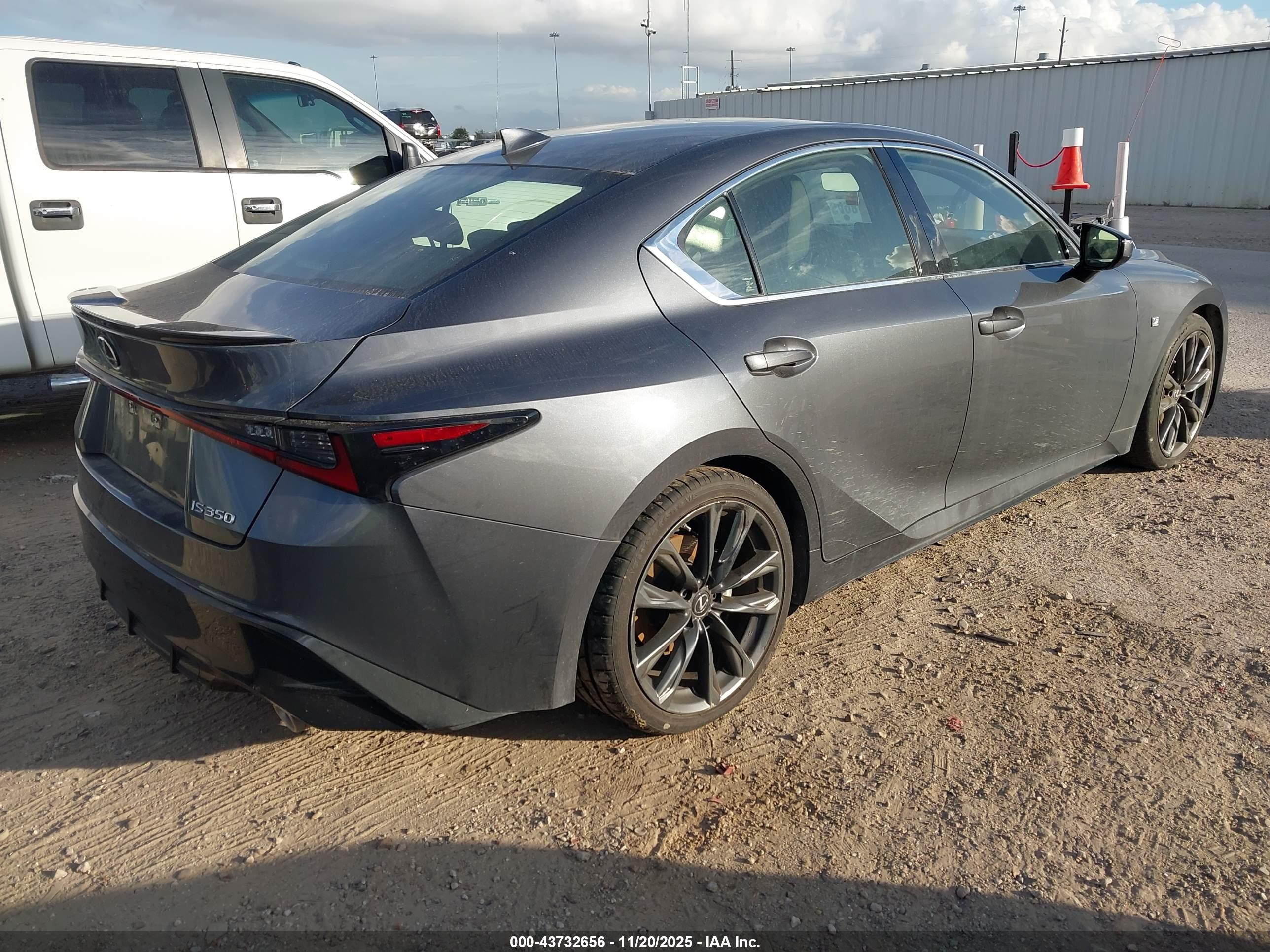 LEXUS IS image 4
