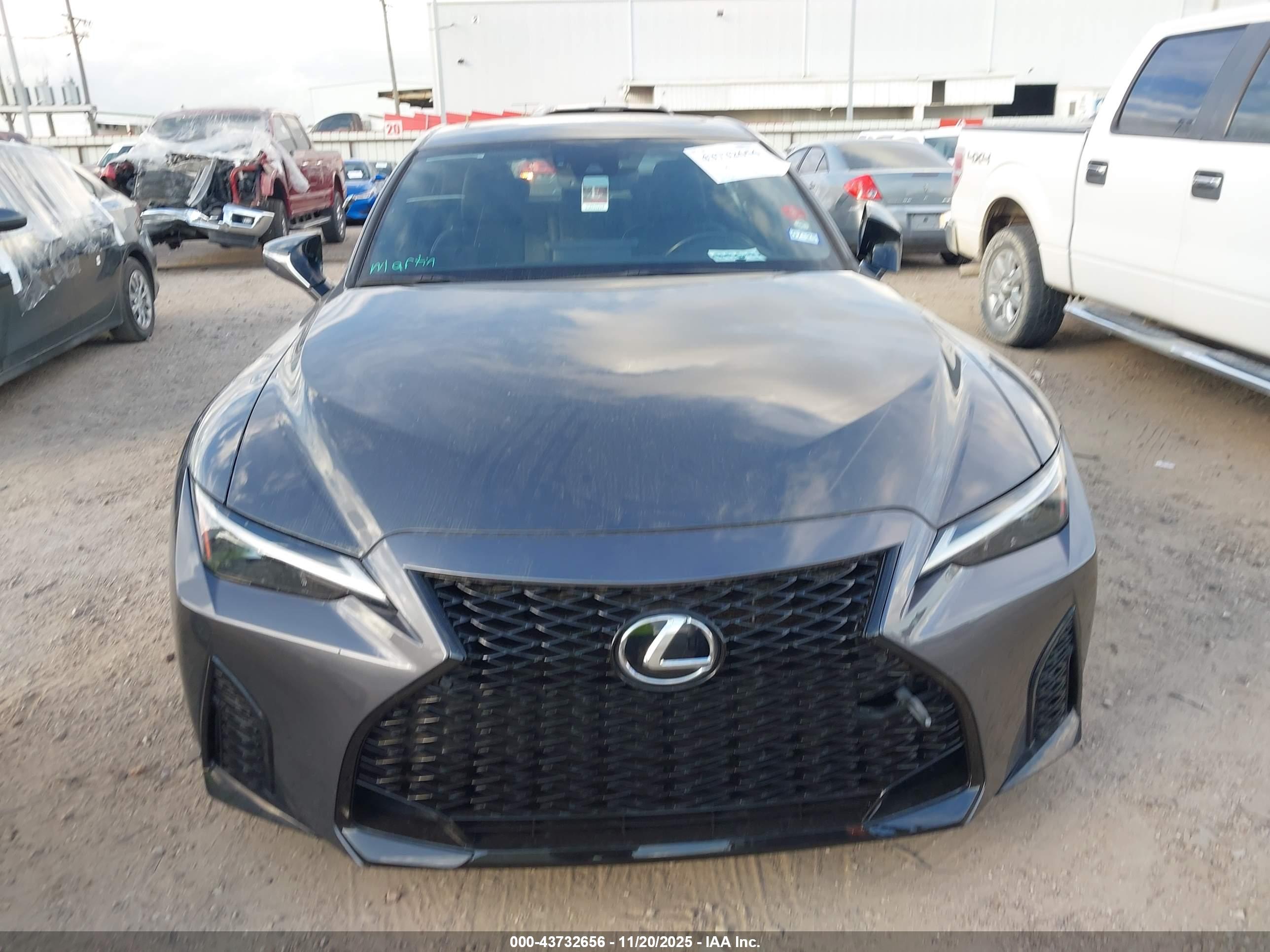 LEXUS IS image 6