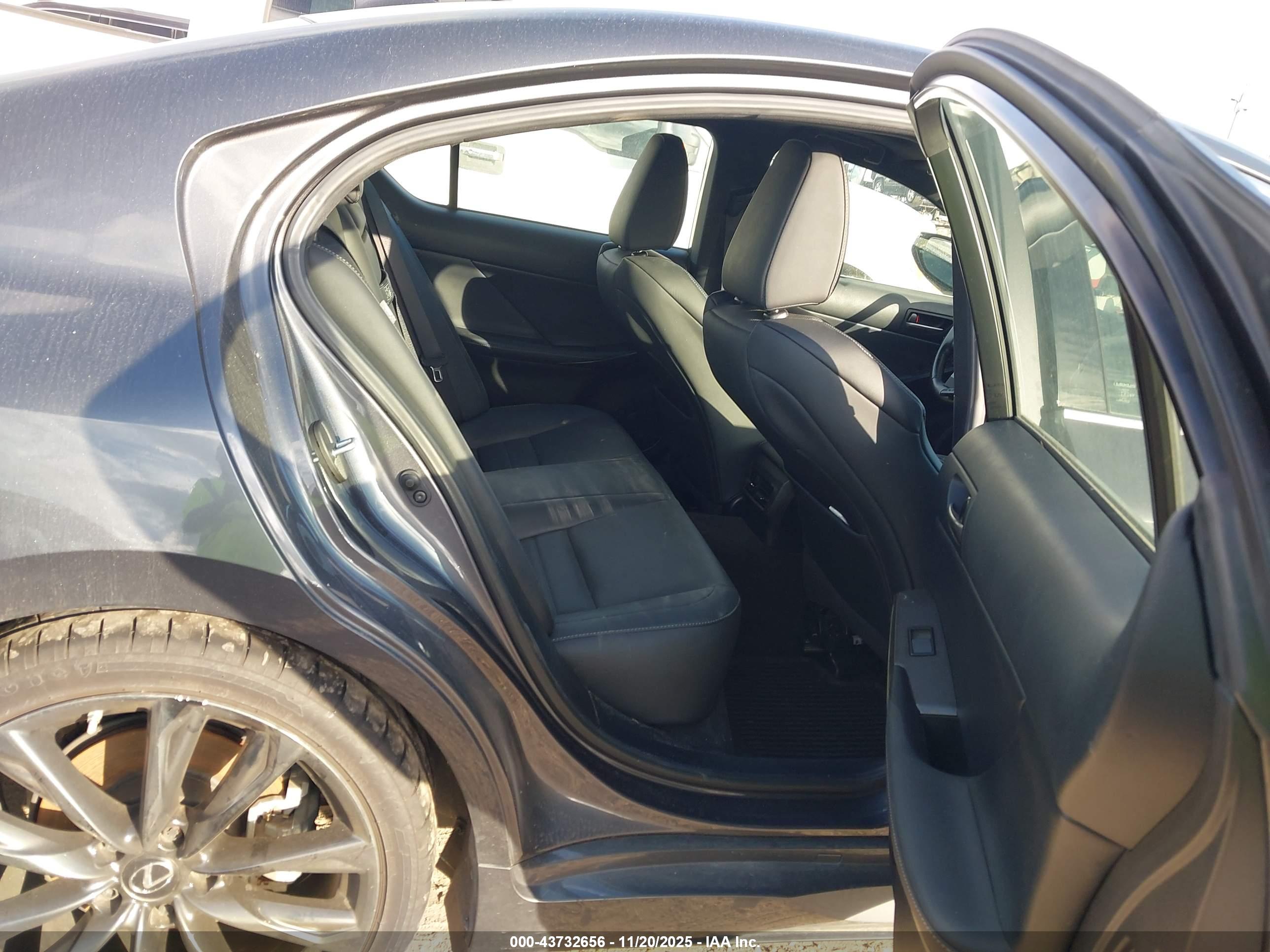 LEXUS IS image 8