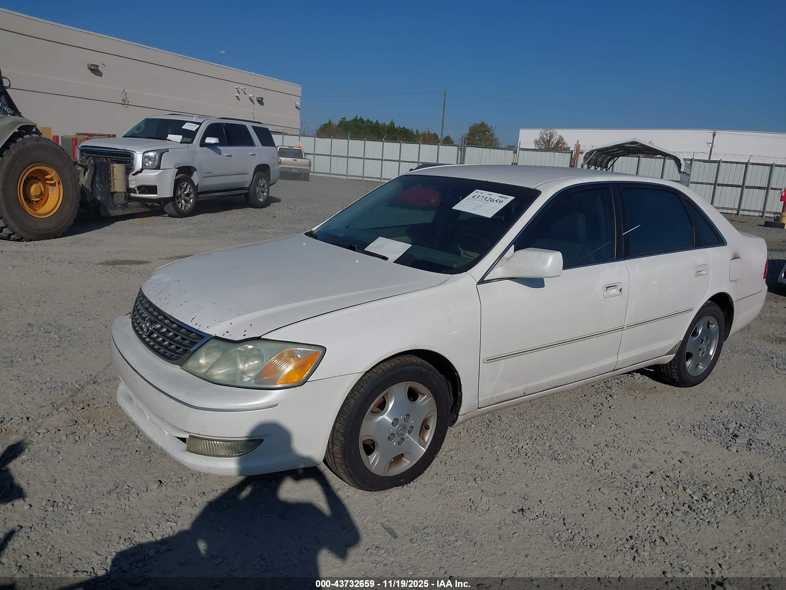 TOYOTA AVALON image 2