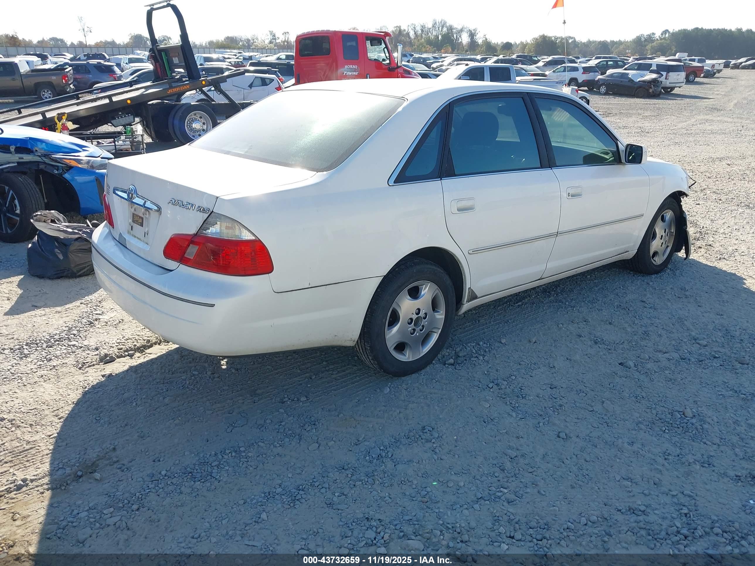 TOYOTA AVALON image 4