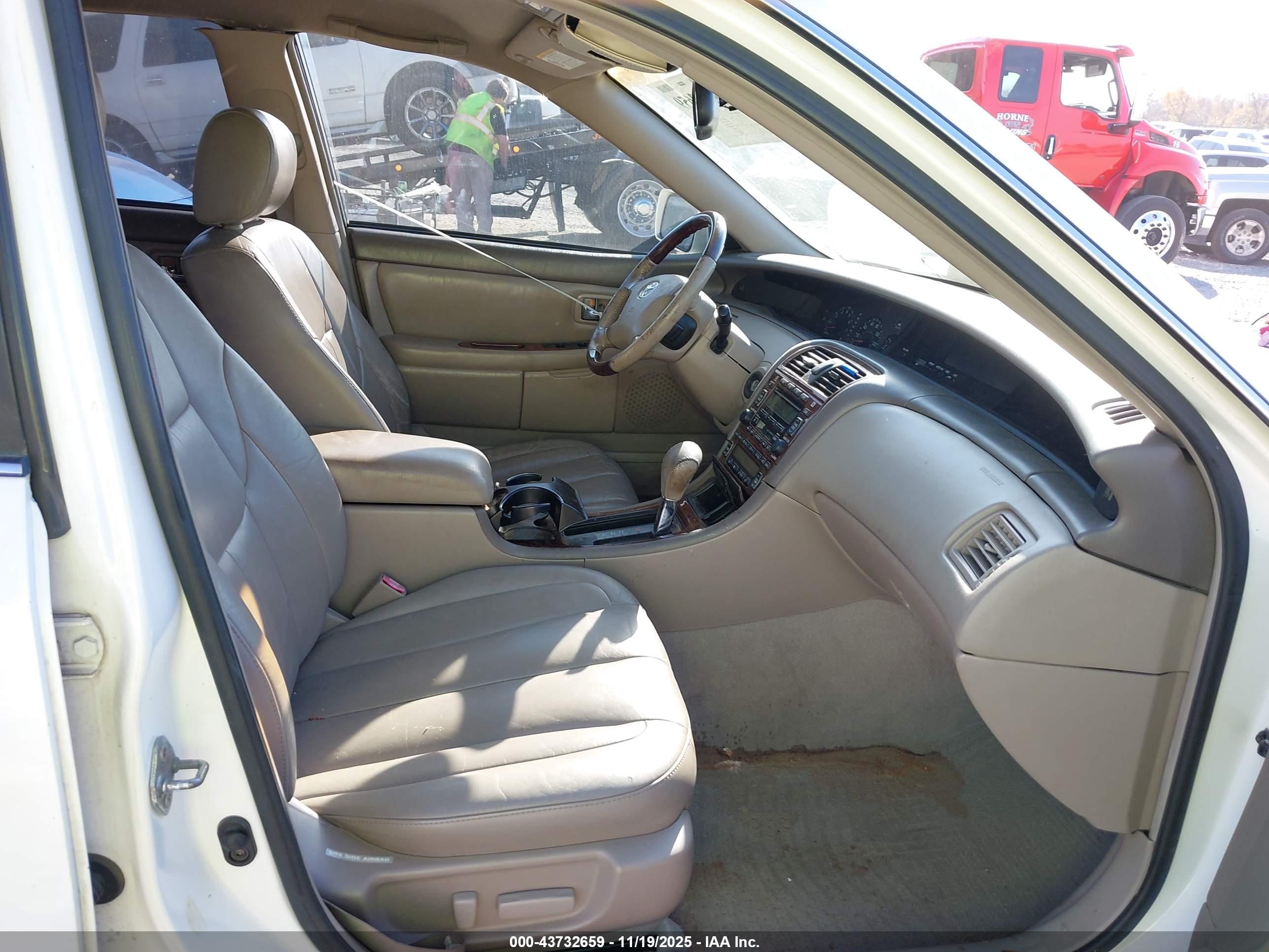 TOYOTA AVALON image 5