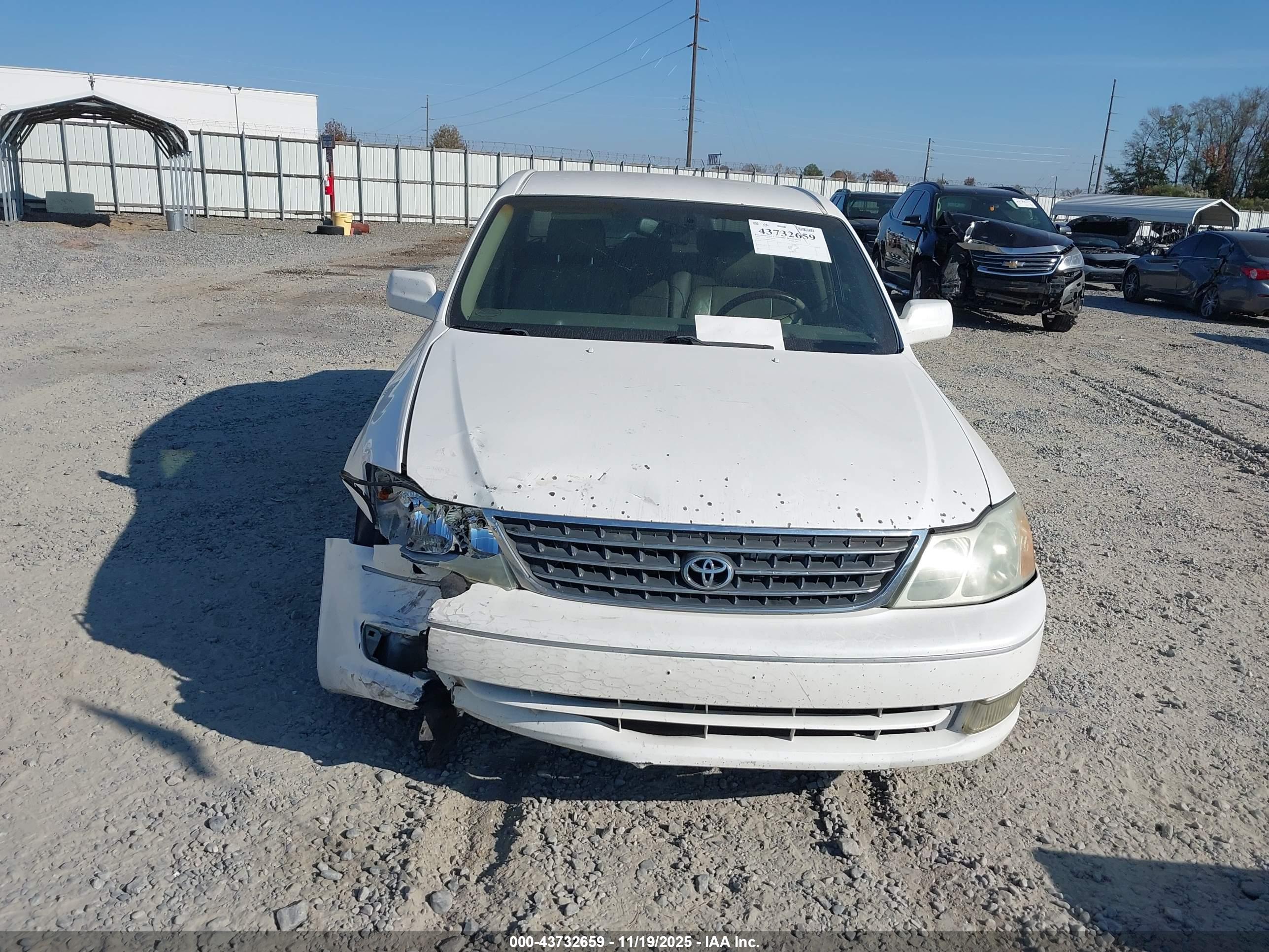 TOYOTA AVALON image 6